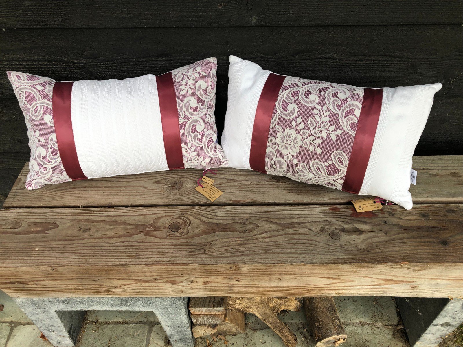 Kussen, sierkussen 30x50 cm van vintage stoffen, randjes en bandjes - 105874 Kussen, sierkussen 30x50 cm van vintage stoffen, randjes en bandjes