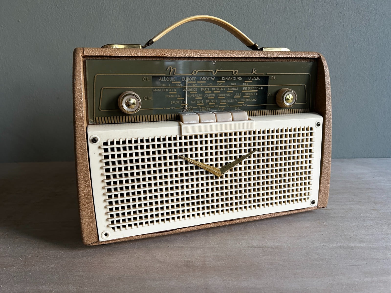 Vintage bluetooth radio NOVAK 1959
