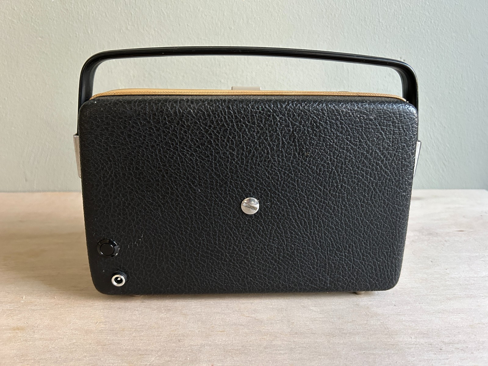 Vintage bluetooth radio Nordmende Mambino zwart 1965