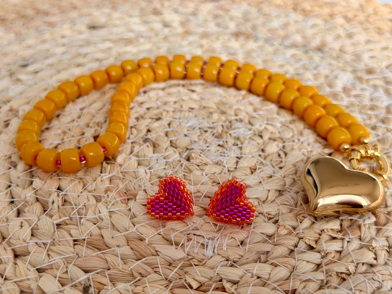 Handgemaakte hartvormige oorbellen - frisse lentekleuren - 113887 Handgemaakte hartvormige oorbellen - frisse lentekleuren