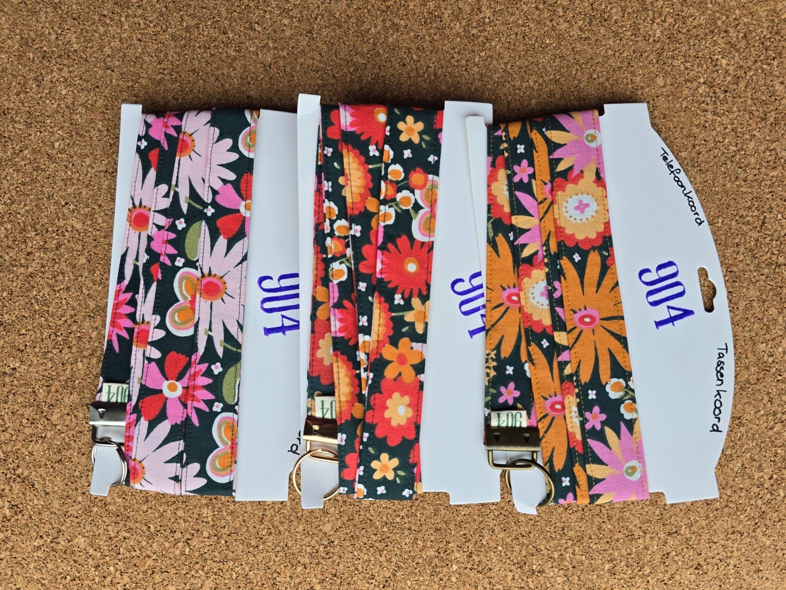 Telefoonkoord handgemaakt | kleurrijk antraciet bloemen | stoffen telefoonkoord | Atelier 904