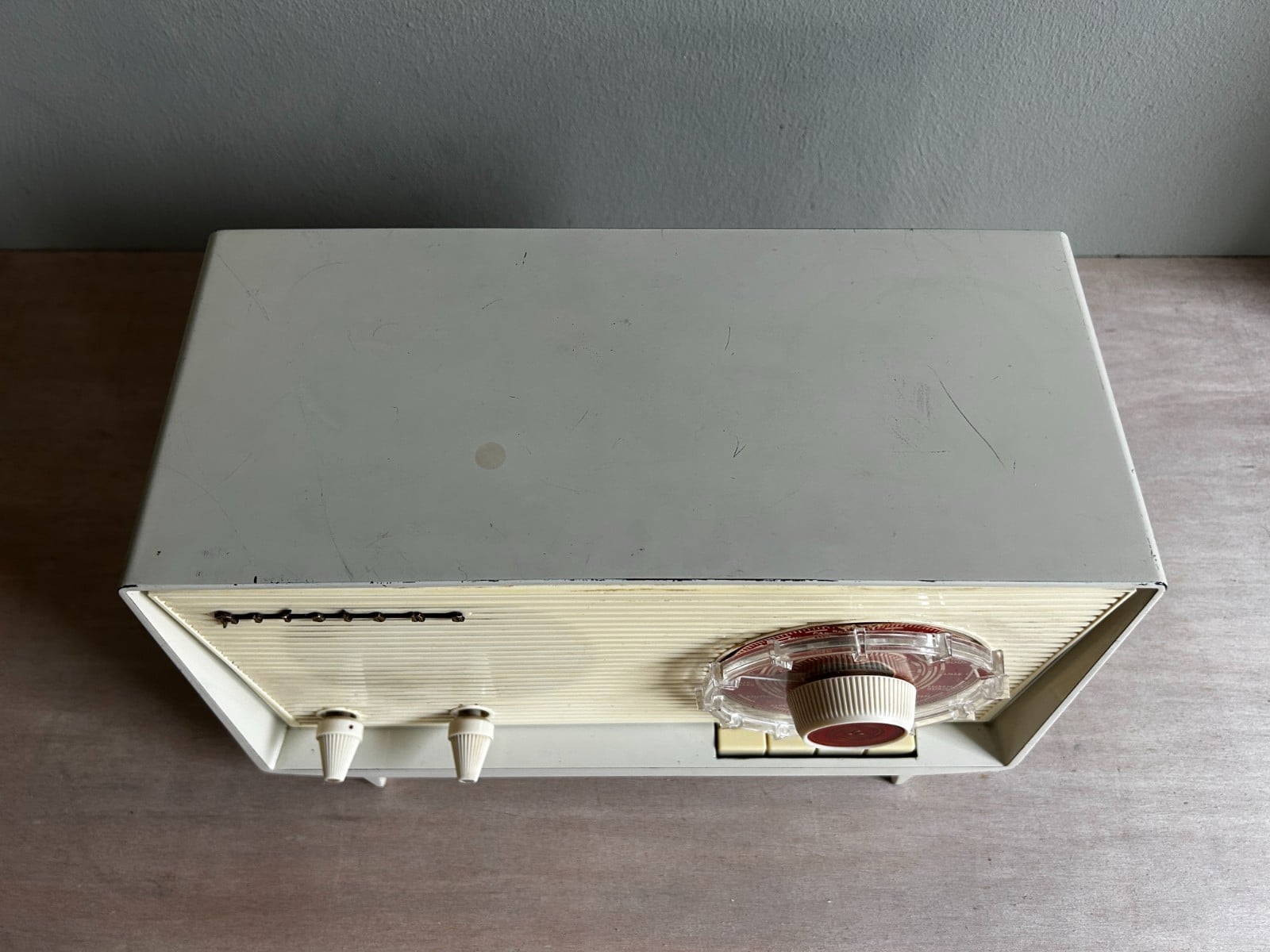 Vintage bluetooth radio Aristona jaren 60 wit