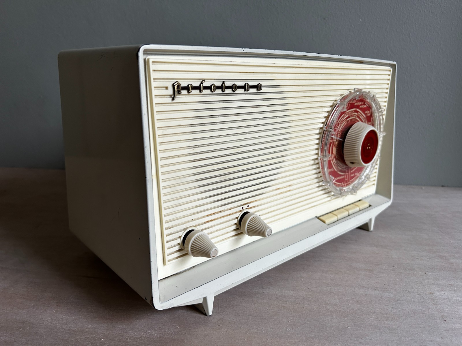 Vintage bluetooth radio Aristona jaren 60 wit