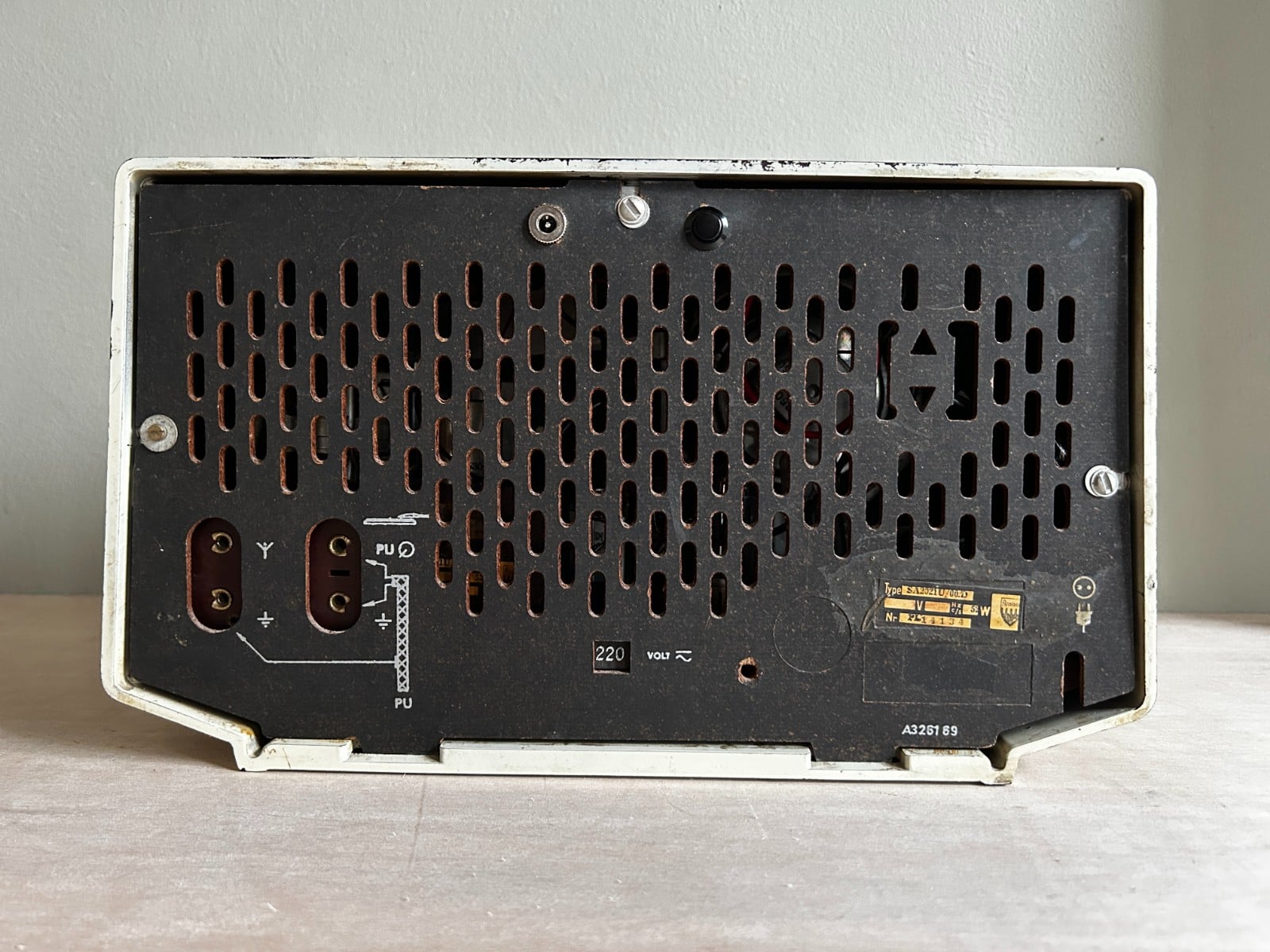 Vintage bluetooth radio Aristona jaren 60 wit