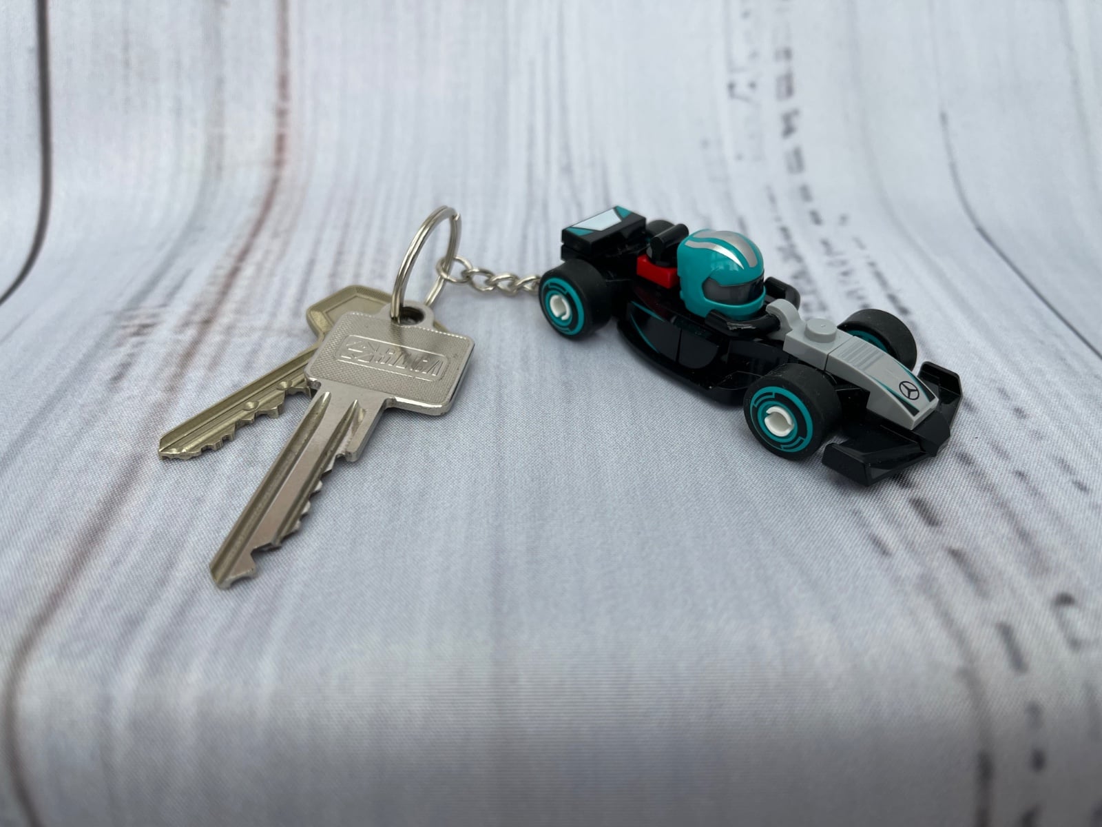 🏎️ Jouw sleutels altijd in Pole Position! 🏎️ - 138358 🏎️ Jouw sleutels altijd op Pole Position! 🏎️