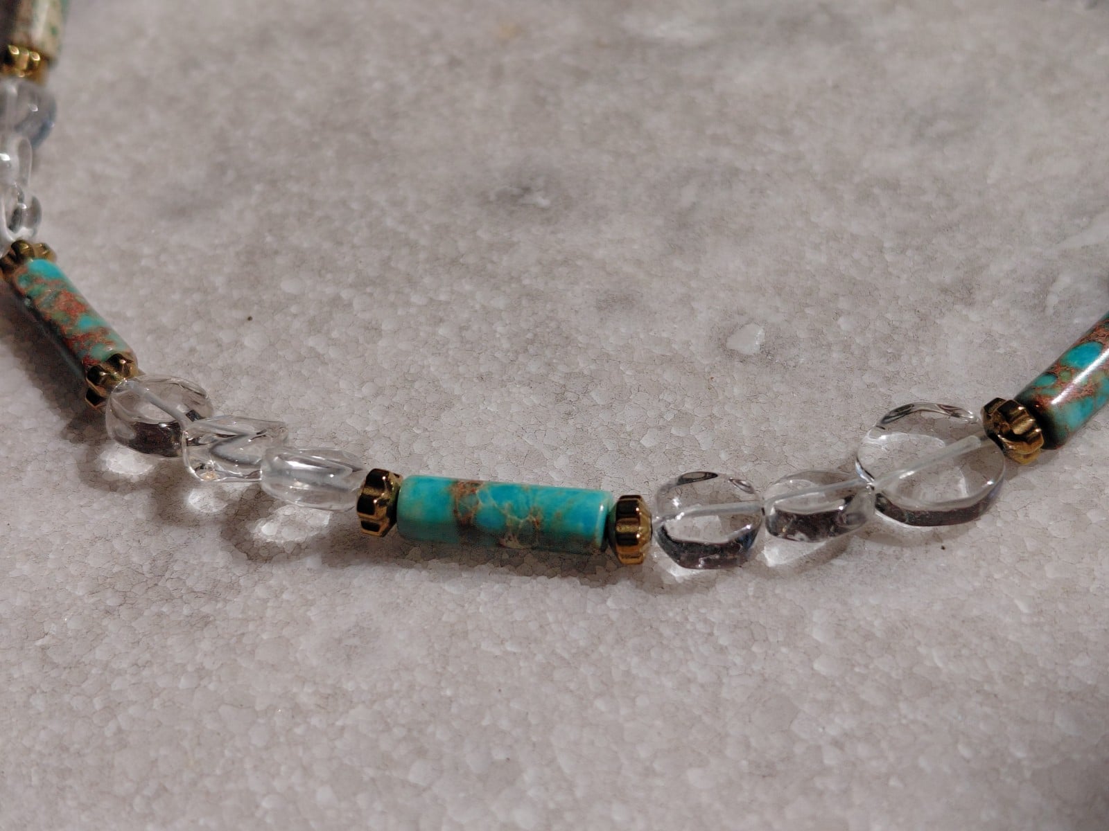 Chandelier: ketting met regaliet jaspis, bergkristal en hematiet