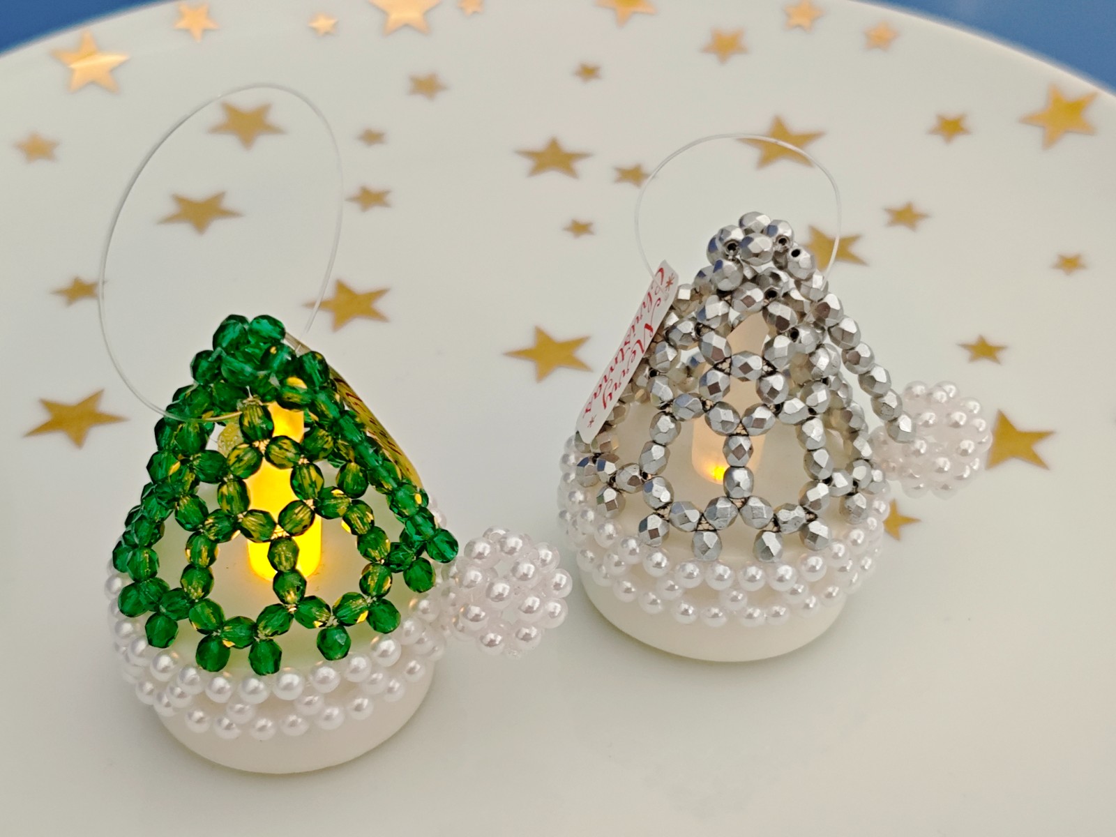 Handgemaakte kerstversiering van kralen, 'Santa's Hat'
