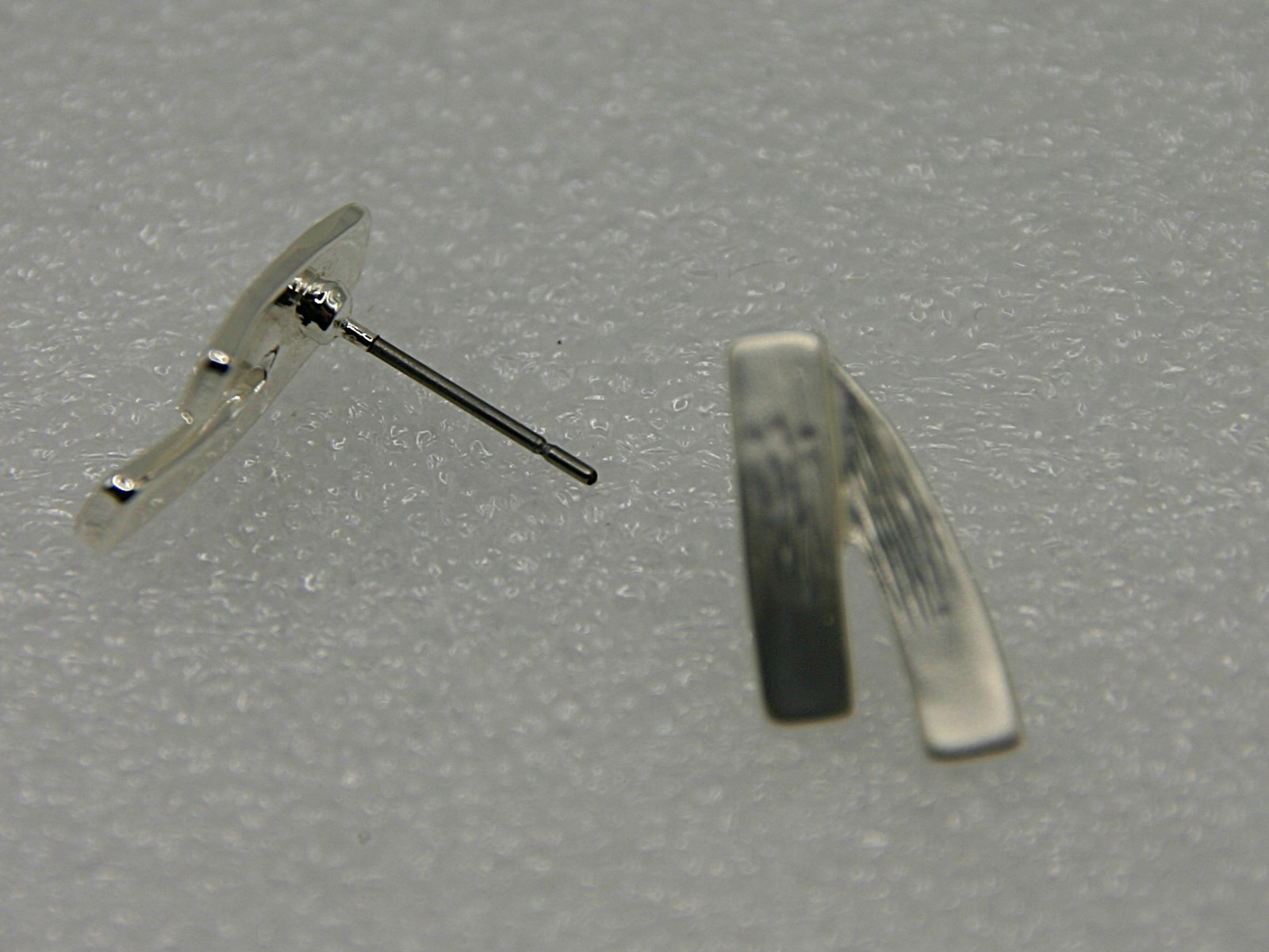 V Wave matte zilveren knoopoorbellen