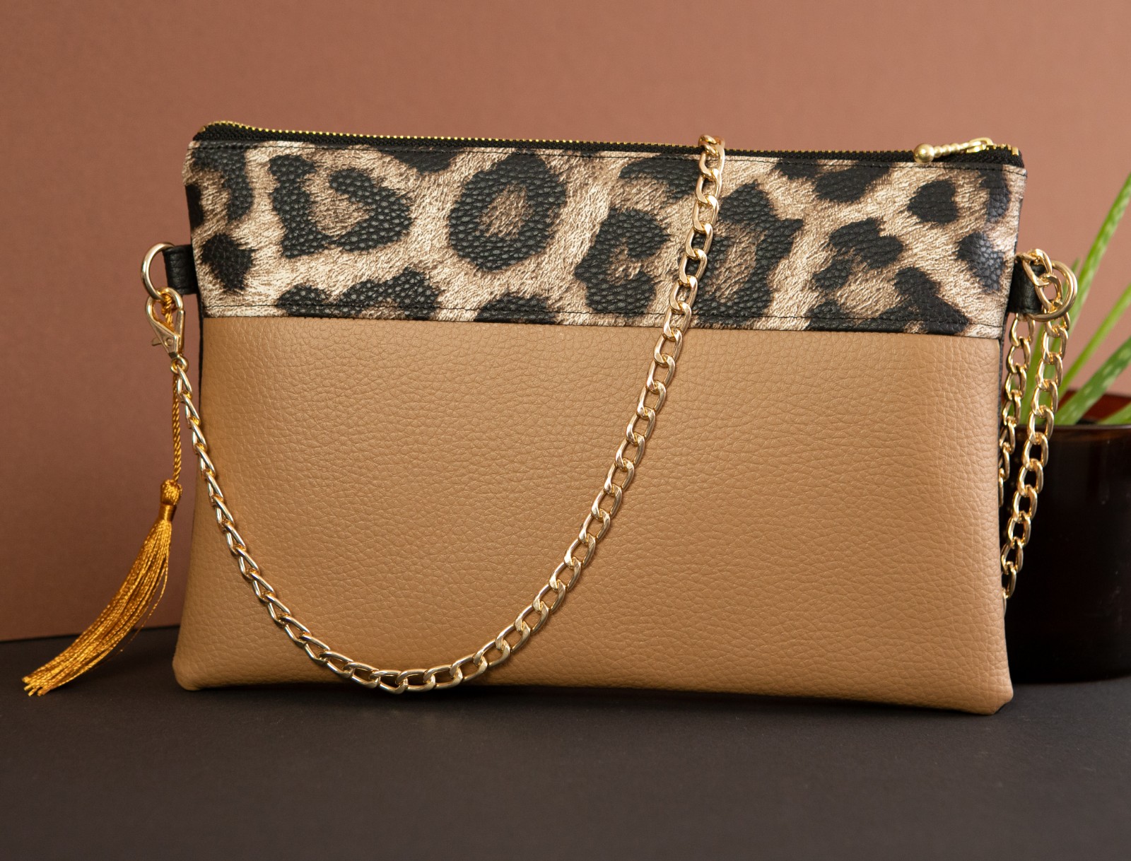 Clutch Cheetah Brown