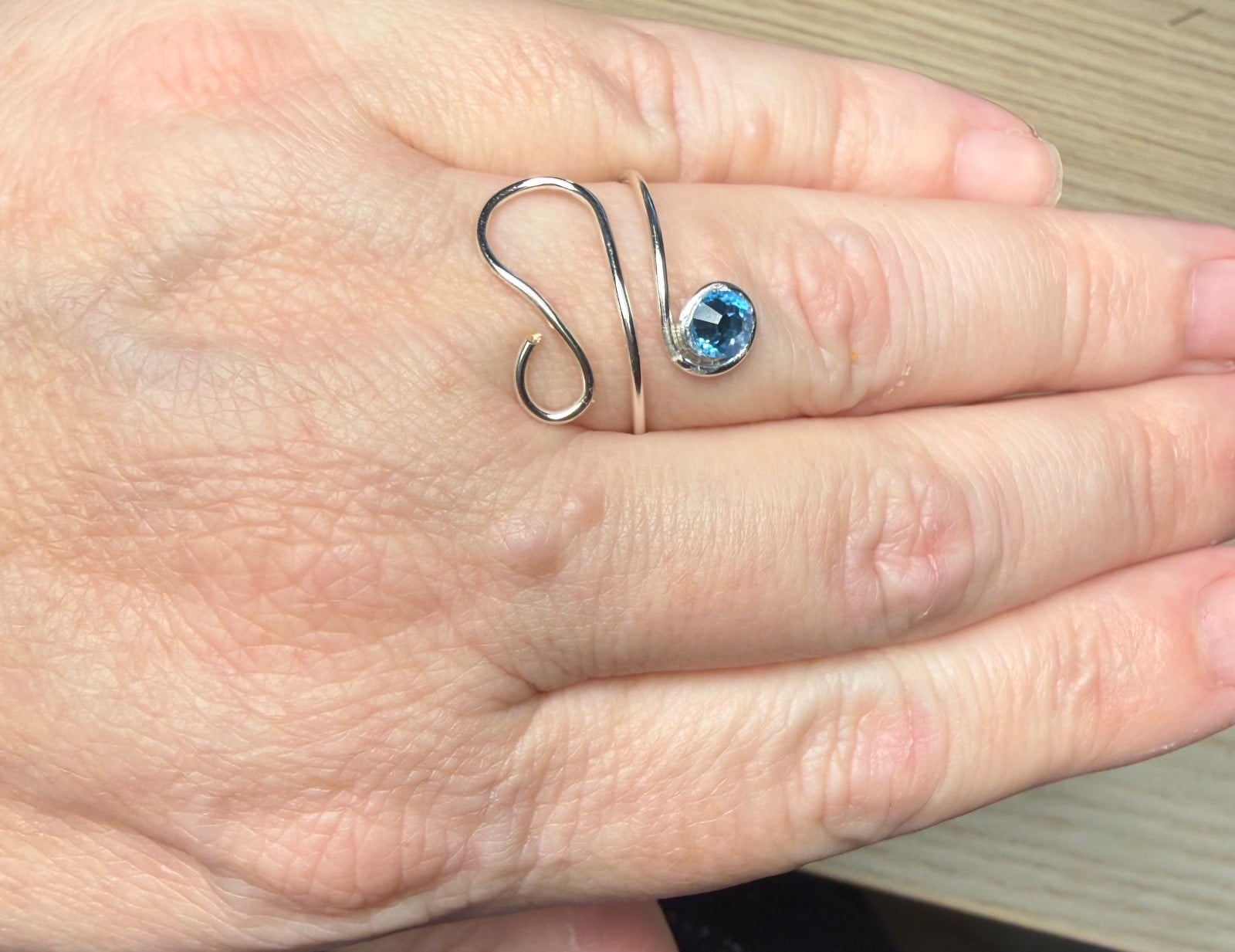 Handmade Sapphire Ring – zilveren ring met saffierkleurige Swarovski-kristal