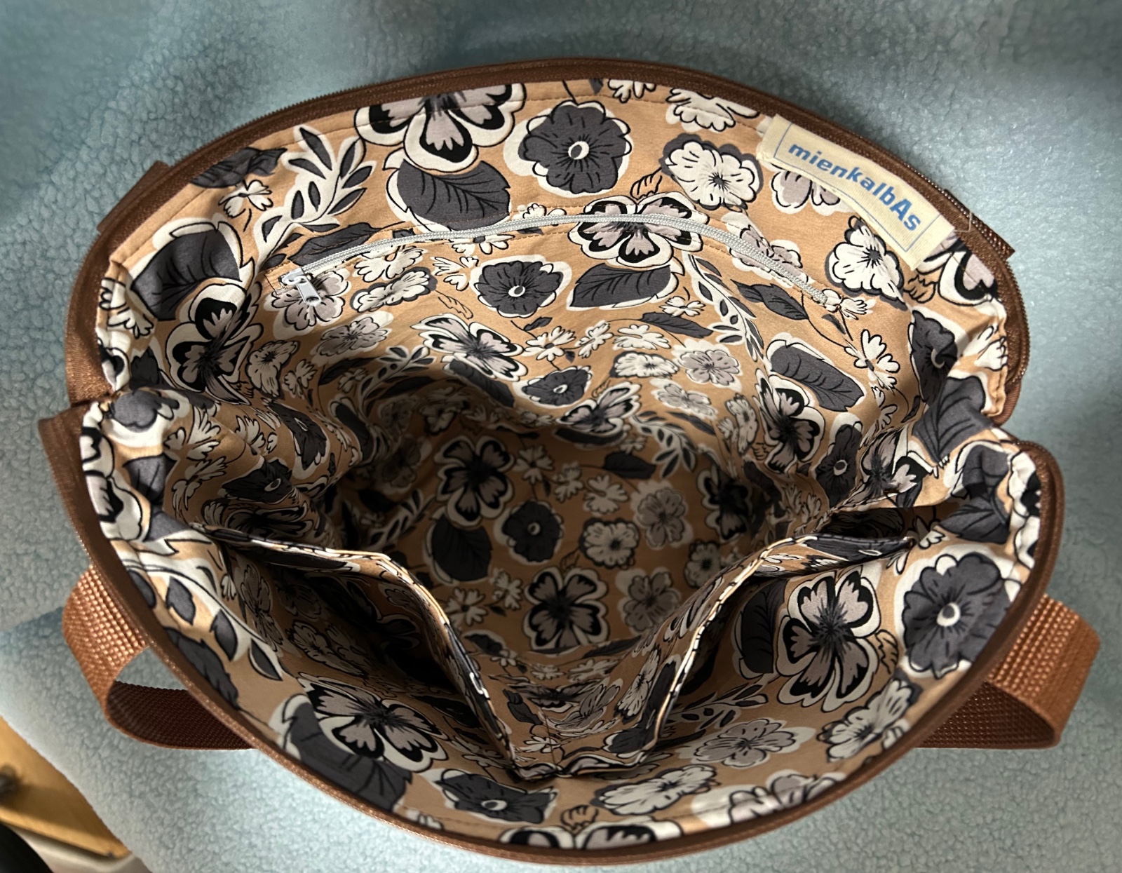 Bruine tas met geborduurd Afrikaans hoofd