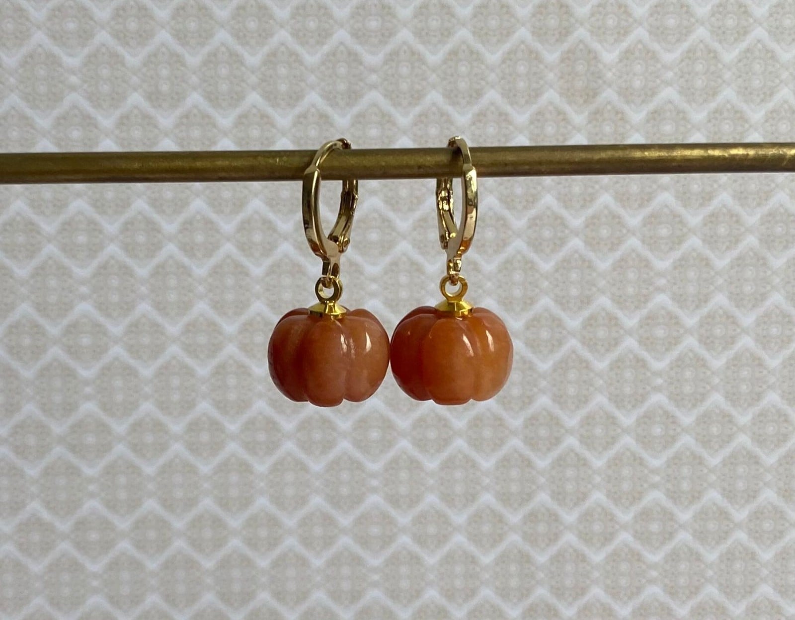 Vergulde oorbellen met pompoentjes van carneool - 96175 Vergulde oorbellen met pompoentjes van carneool