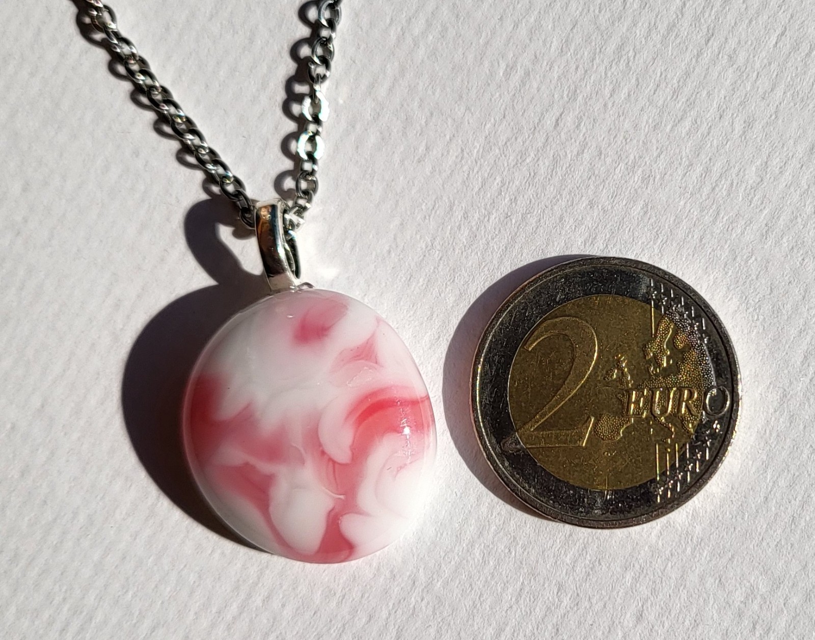 Uniek "Roze Wolk" glasfusing hanger - 140067 RVS ketting met uniek "Roze Wolk" glas hanger