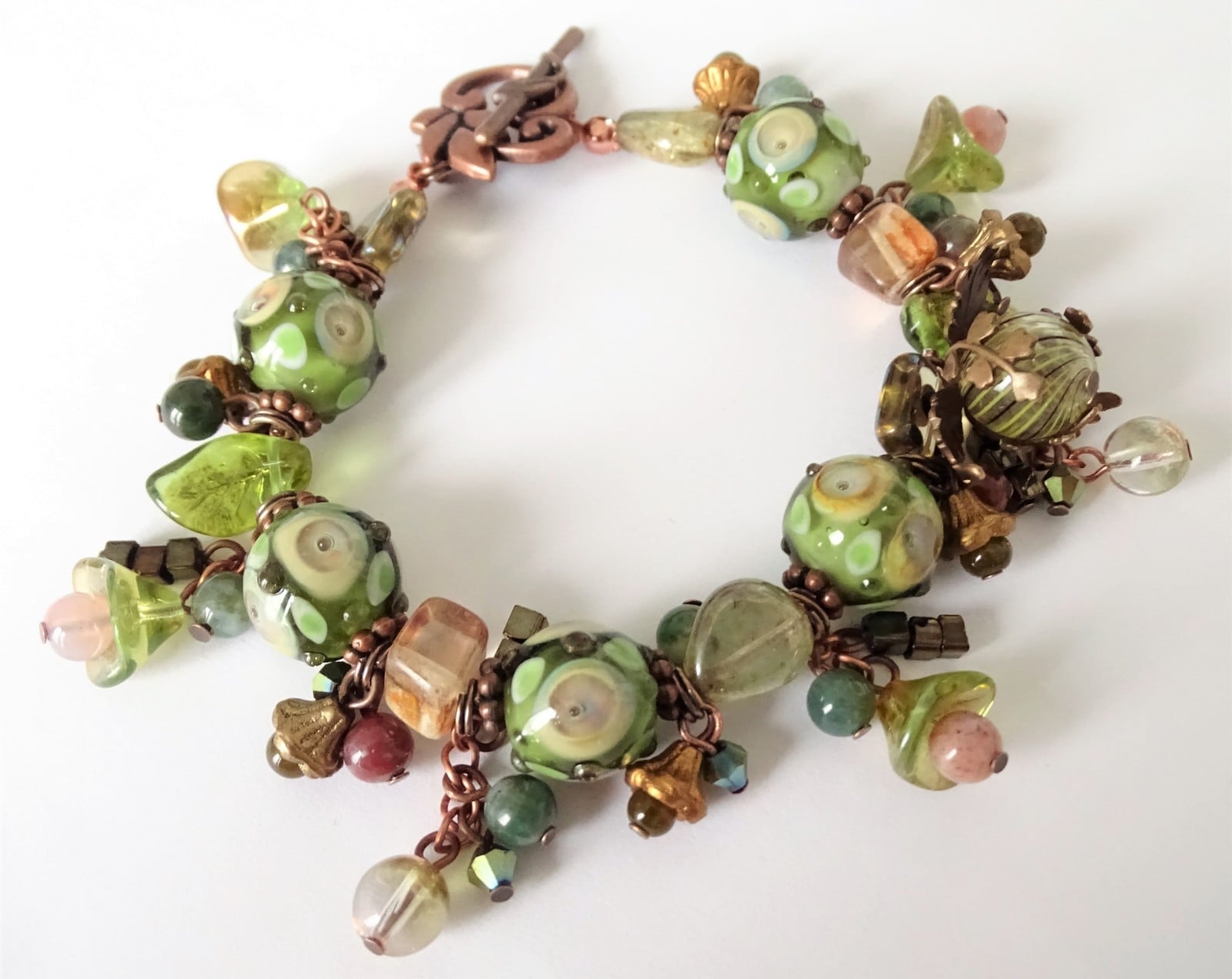 Bosgroene Statement Armband – Handgemaakte Lampwork Glaskralen & Vi… - 149800 Bosgroene Statement Armband – Handgemaakte Lampwork Glaskralen & Vintaj Brass