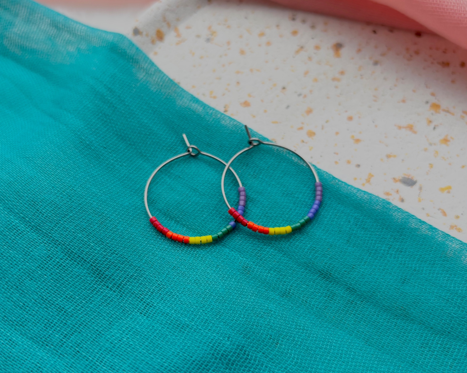 Pride oorbellen | Regenboog Miyuki hoops | Handgemaakt - 134727 Pride oorbellen | Regenboog Miyuki hoops | Handgemaakt