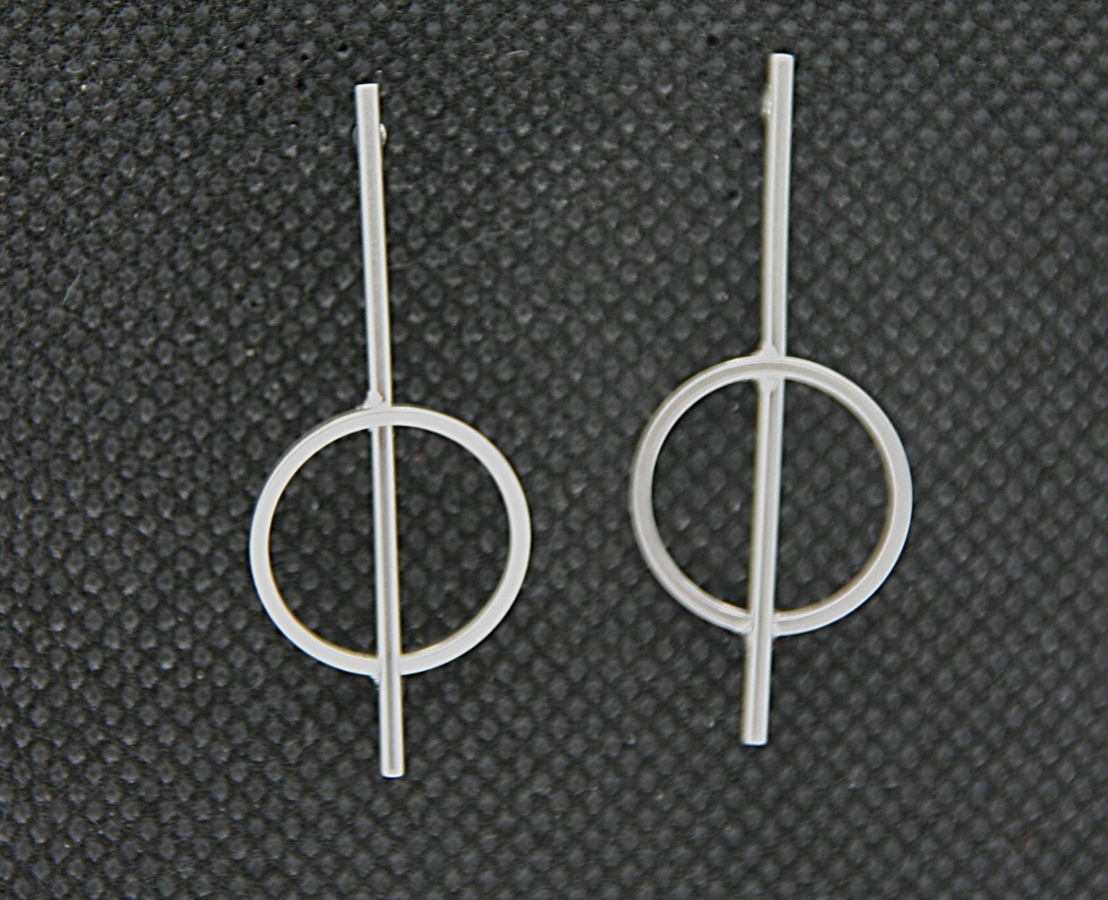 Linear Circle : zilveren knoop oorbellen - 72186 Linear Circle : zilveren knoop oorbellen