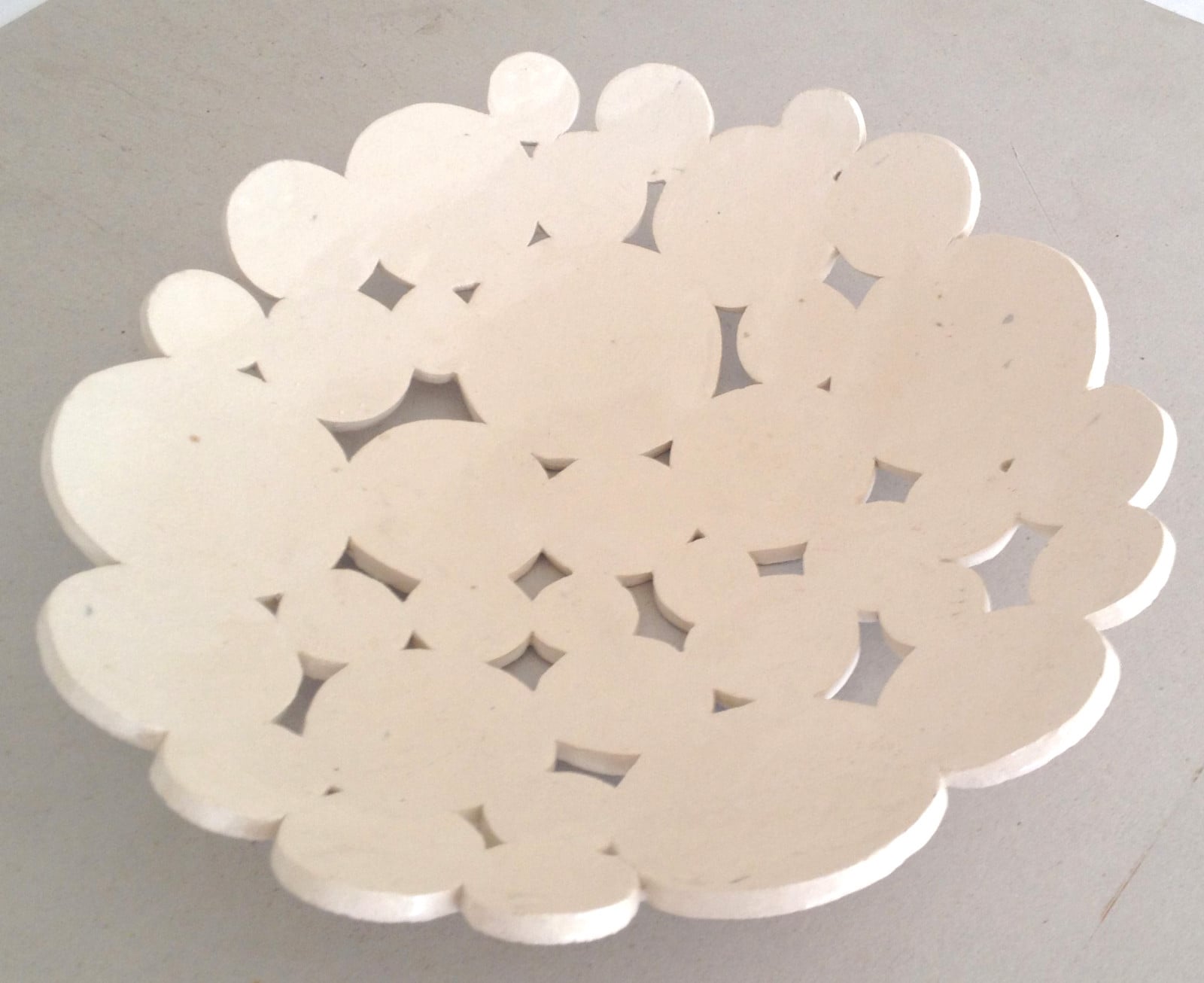 Handgemaakte schaal keramiek (variant), gesigneerd en genummerd(Ø 40… - 109148 Handgemaakte schaal keramiek (variant), gesigneerd en genummerd(Ø 40 cm) Nicolaas Maathuis (NIC-O)