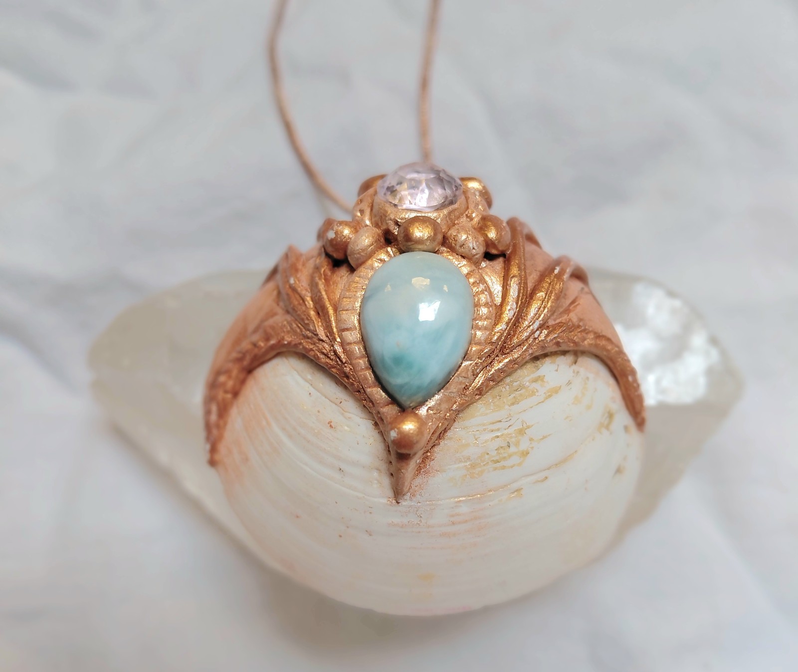 RVS slangenketting met hanger van schelp met Larimar en kristal - 143543 RVS slangenketting met hanger van schelp met Larimar en kristal