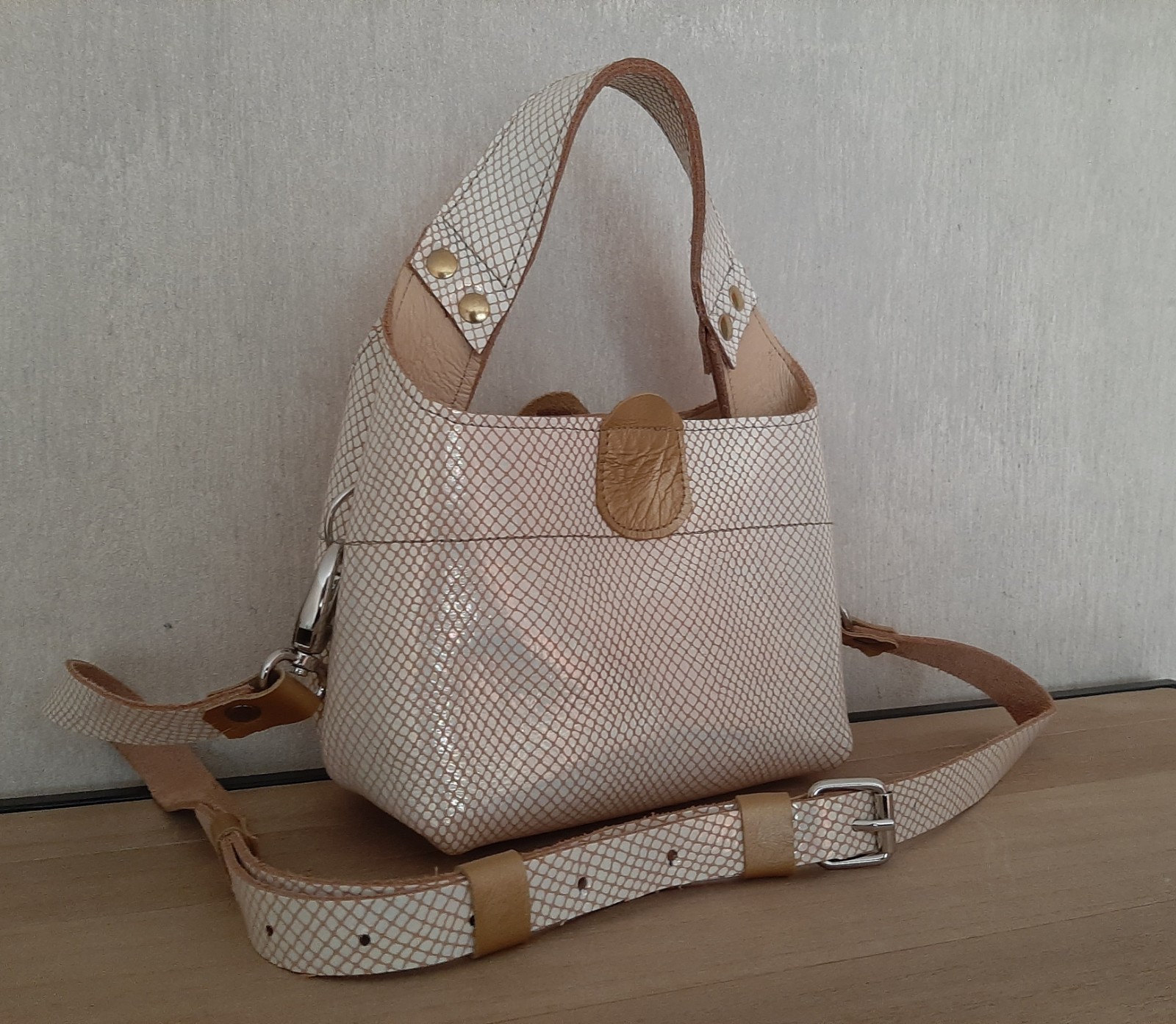 Leren handtas met bijpassende Bag charm