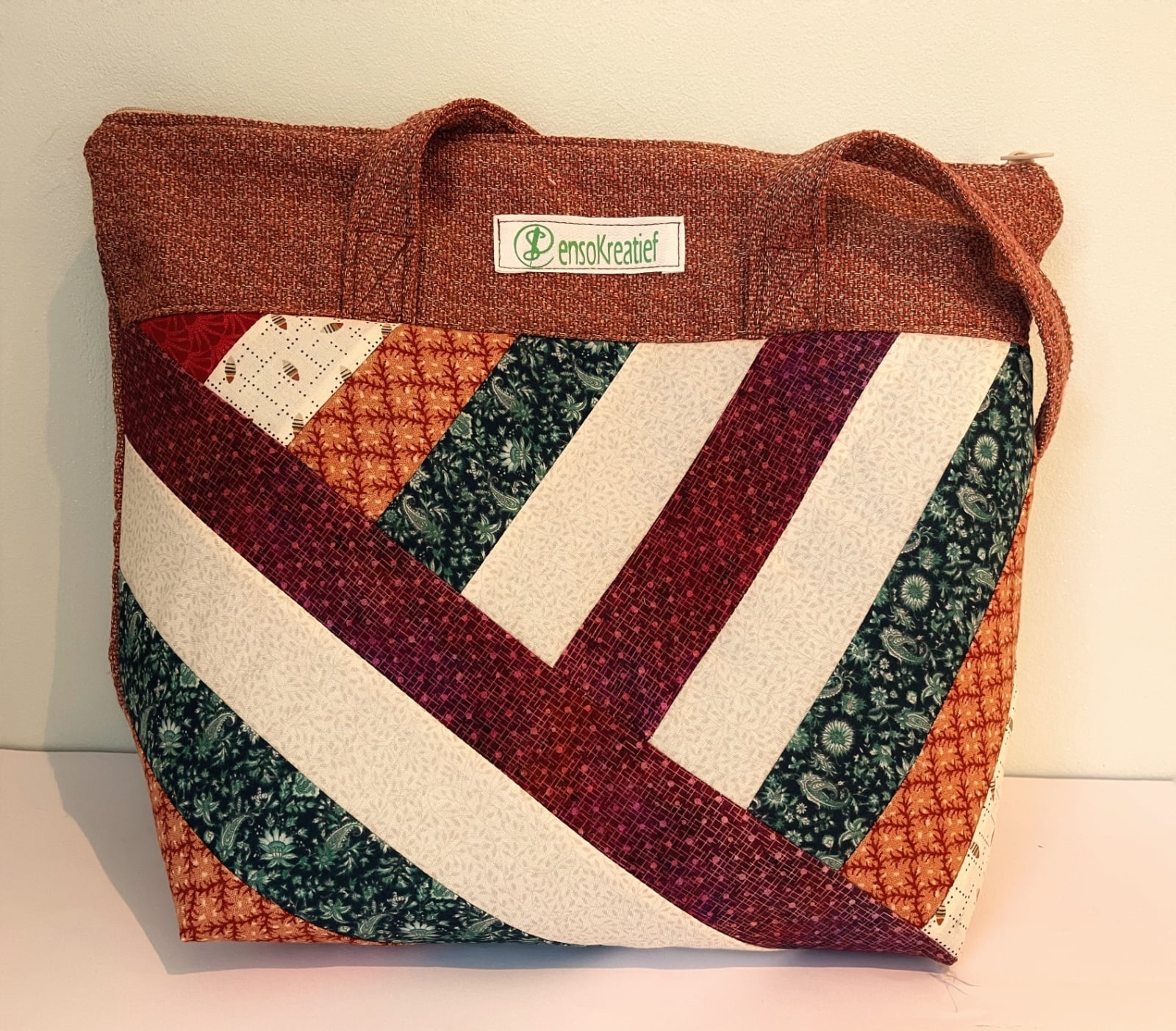 Handgemaakte tas met speels motief