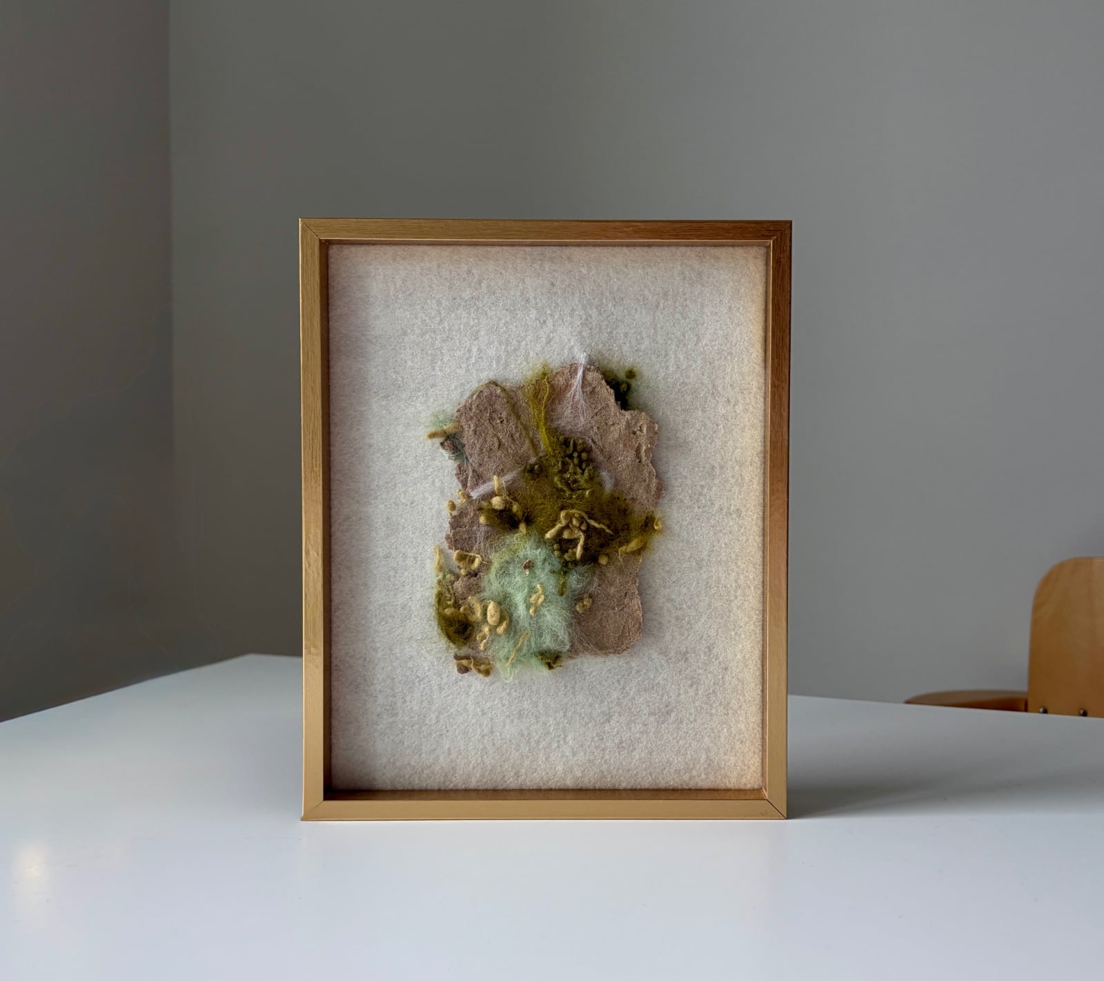 Mos goud - wanddecoratie in wol