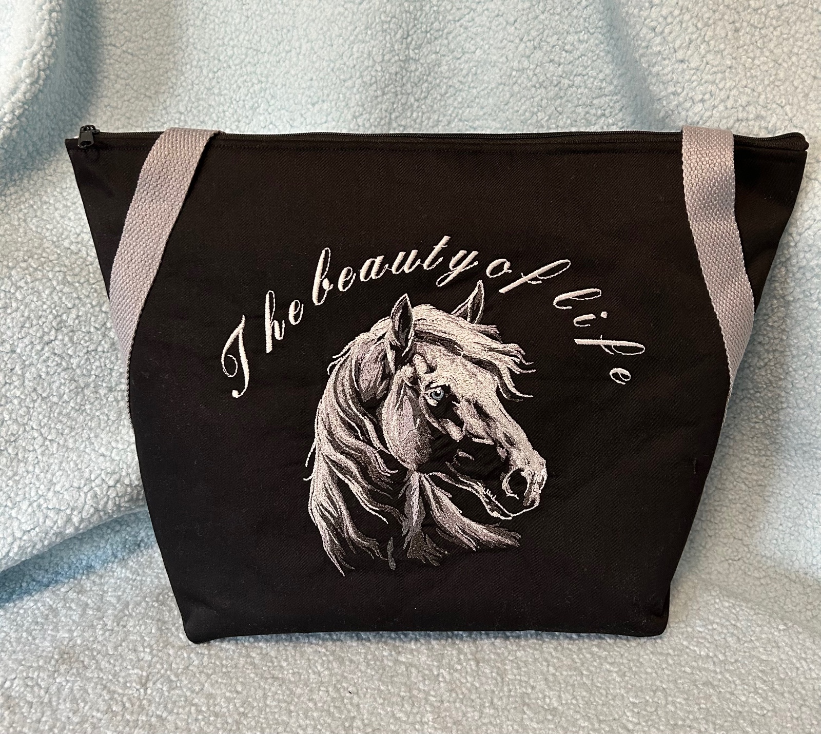 Zwarte grijs tas met geborduurd paardenhoofd vast hengsel - 57651.jpeg Zwarte / grijze tas met geborduurd paardenhoofd