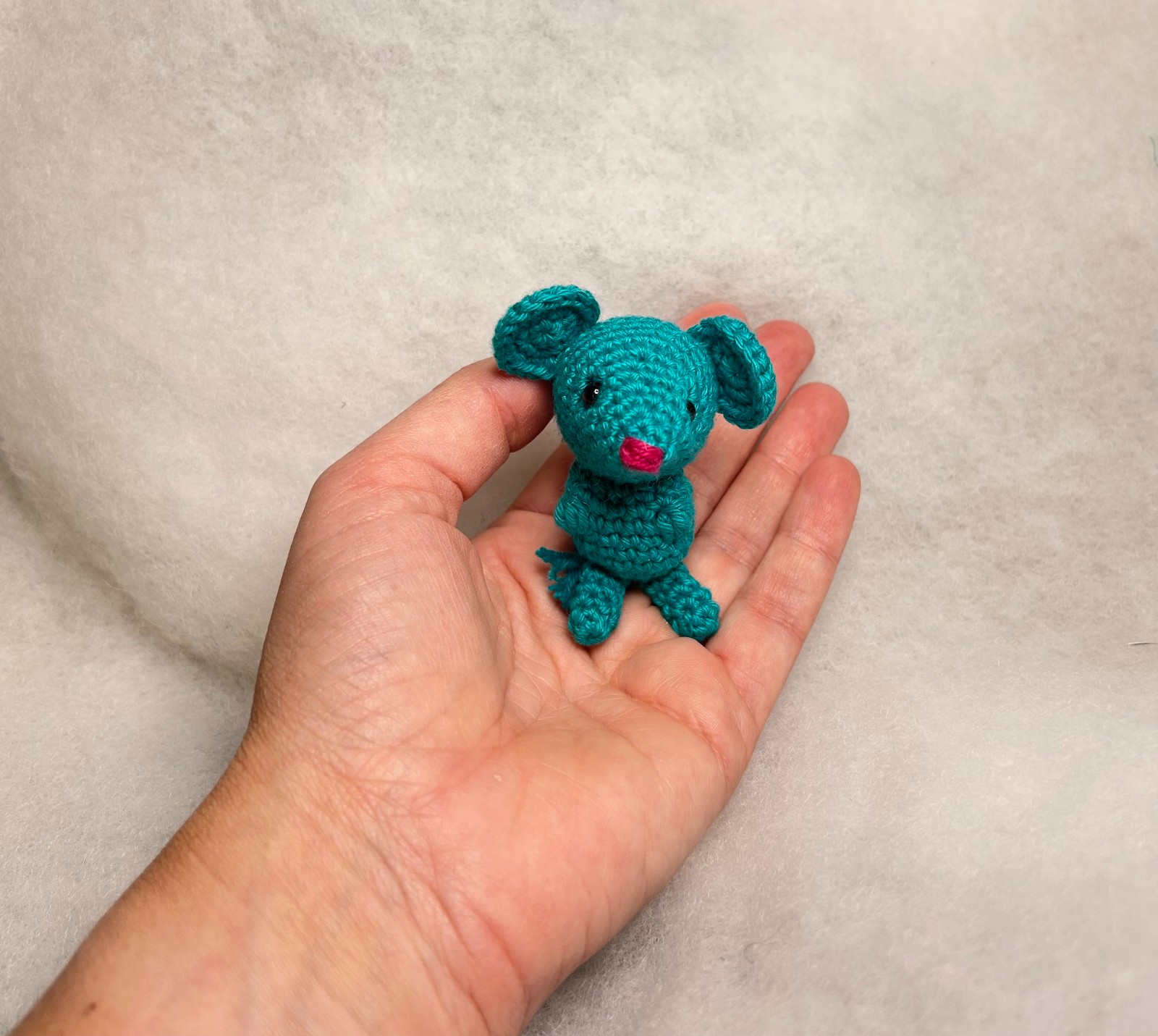 Gehaakte mini-muis – een klein knuffeltje met een groot avontuur