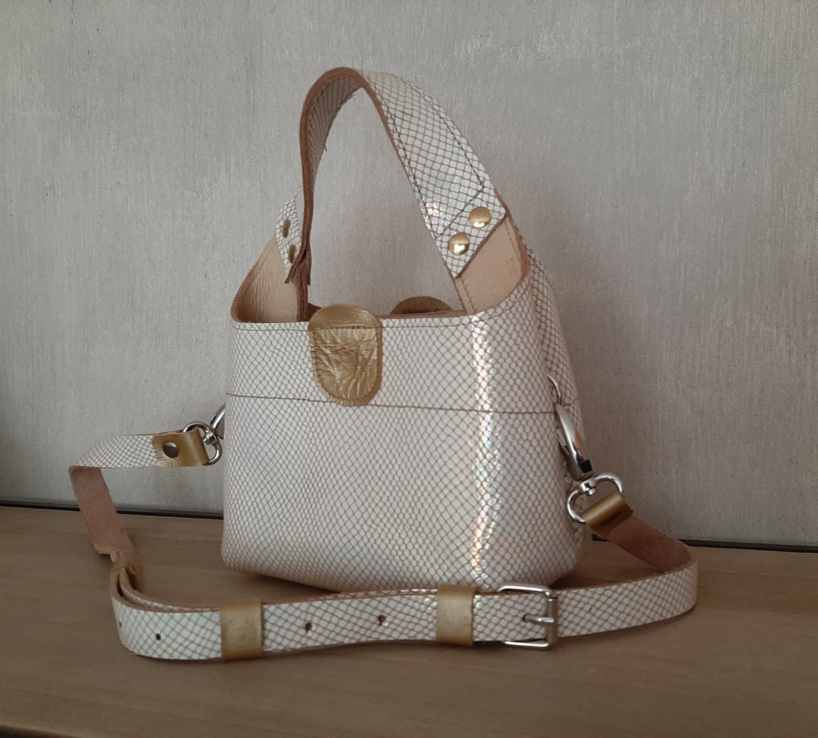 Leren handtas met bijpassende Bag charm