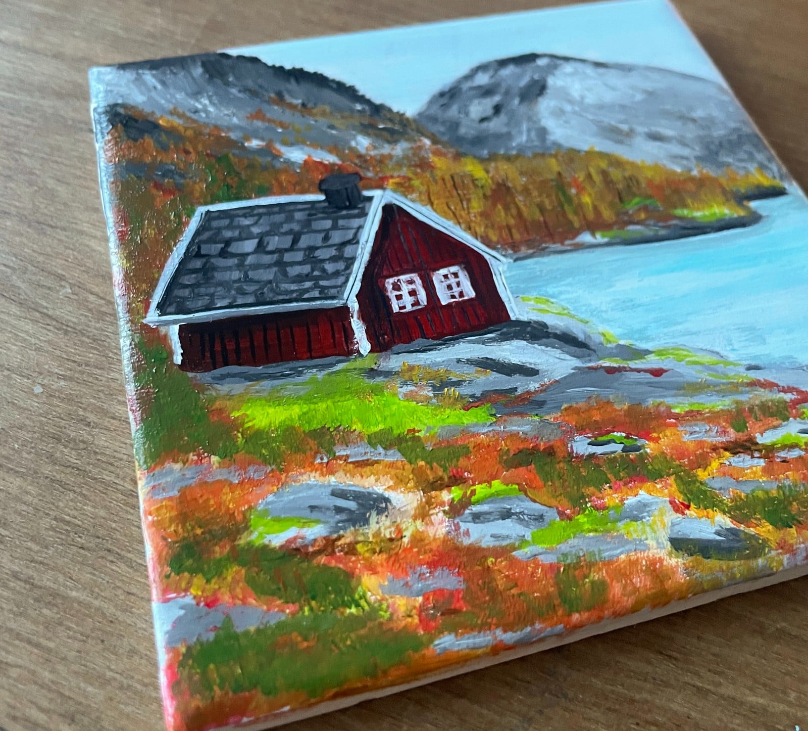 Handgeschilderd tegeltje – Het rode huisje| 10 × 10 cm - 152742 Handgeschilderd tegeltje – Het rode huisje| 10 × 10 cm