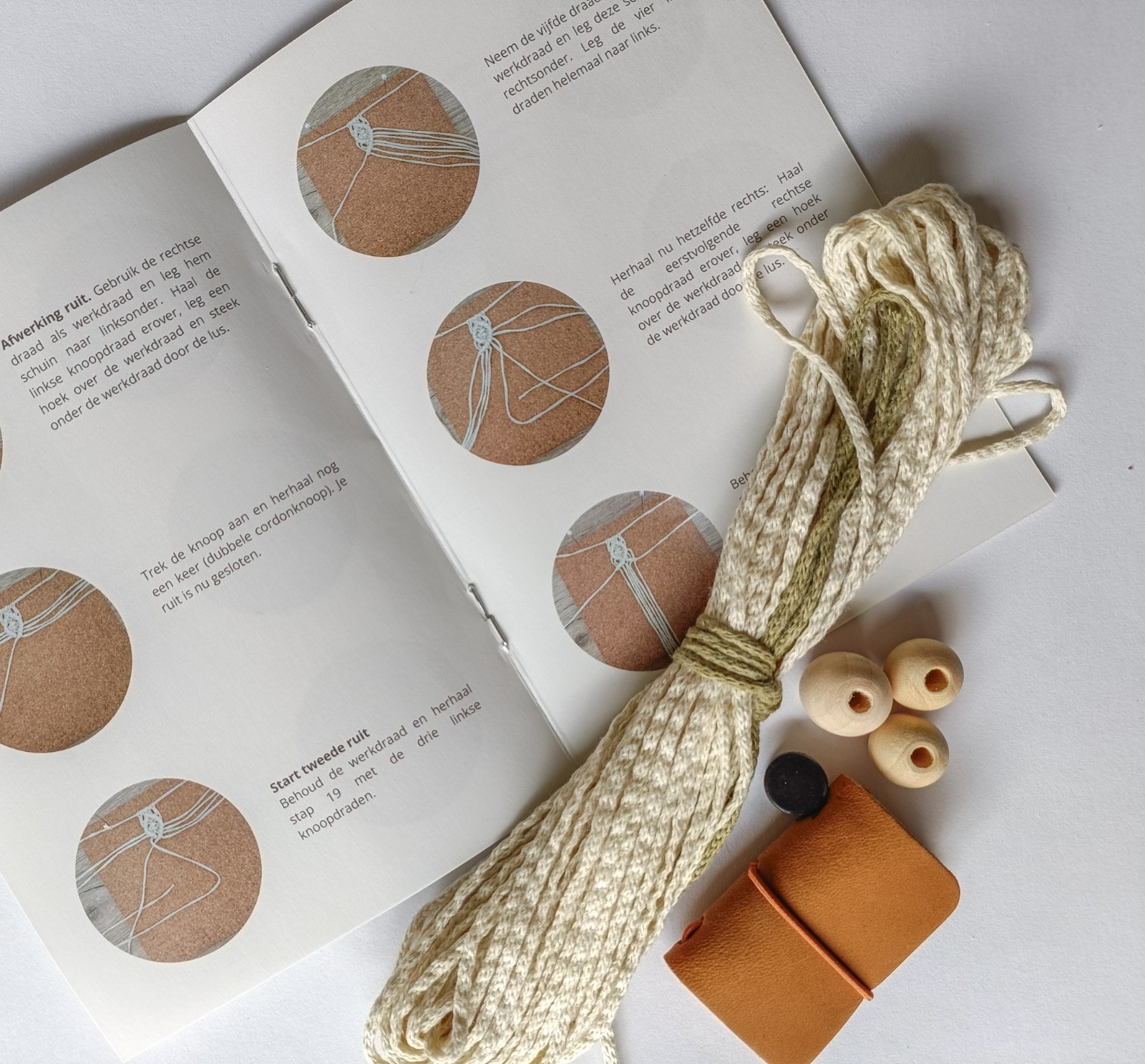 Mini DIY macramé boekenlegger