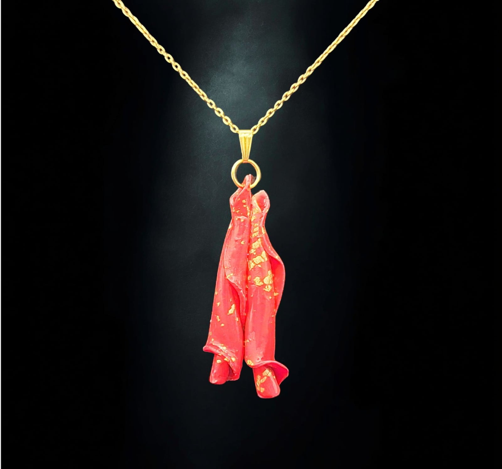 Handgemaakte rode hanger - uniek juweel - speciaal geschenk voor dames - 135116 Handgemaakte rode hanger - uniek juweel - speciaal artisanaal geschenk - "Equality"