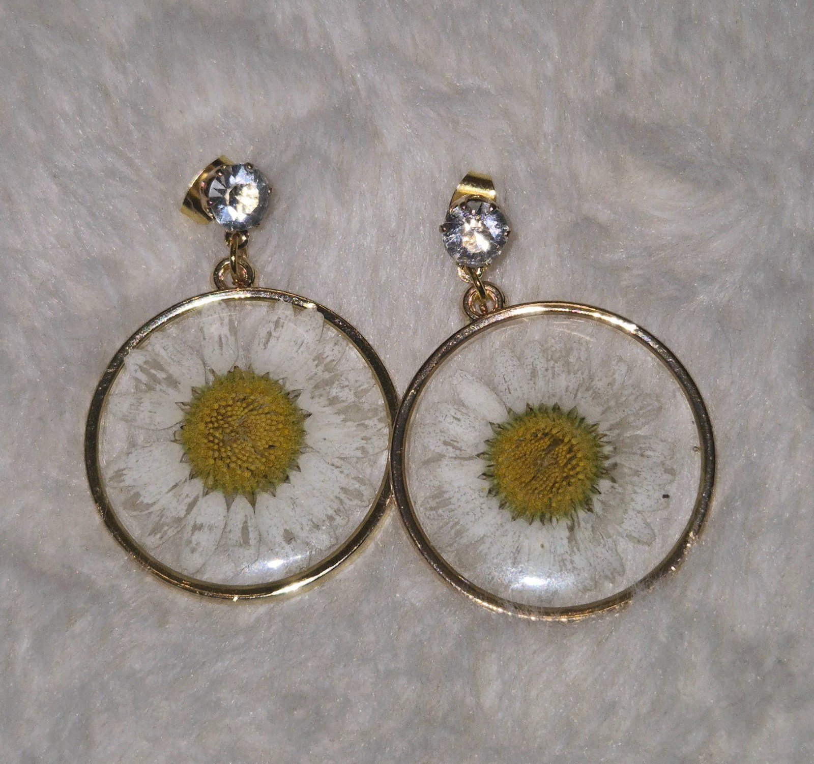 Ronde witte resin oorbellen - 68390.jpeg Ronde witte resin oorbellen