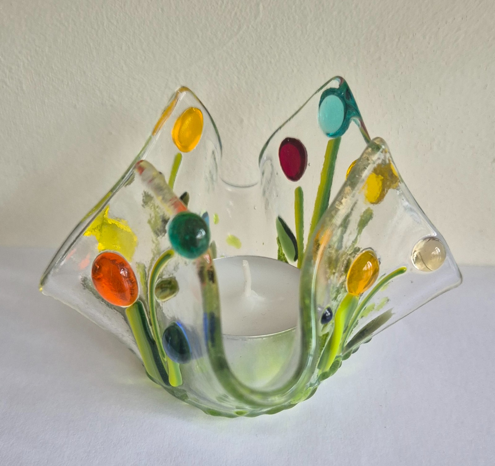 Handgemaakte Waxinelicht houder van glas met kleurrijke bloemen