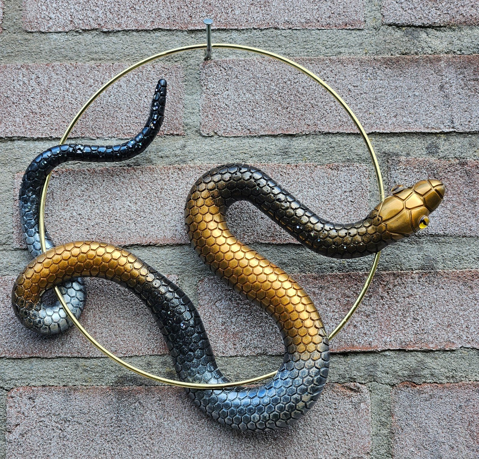 Handgemaakt epoxy slang cirkel "Ziggy the Snake" Cirkel Metallic dive… - 99785 Handgemaakt epoxy slang cirkel "Ziggy the Snake" Cirkel Metallic diverse kleuren