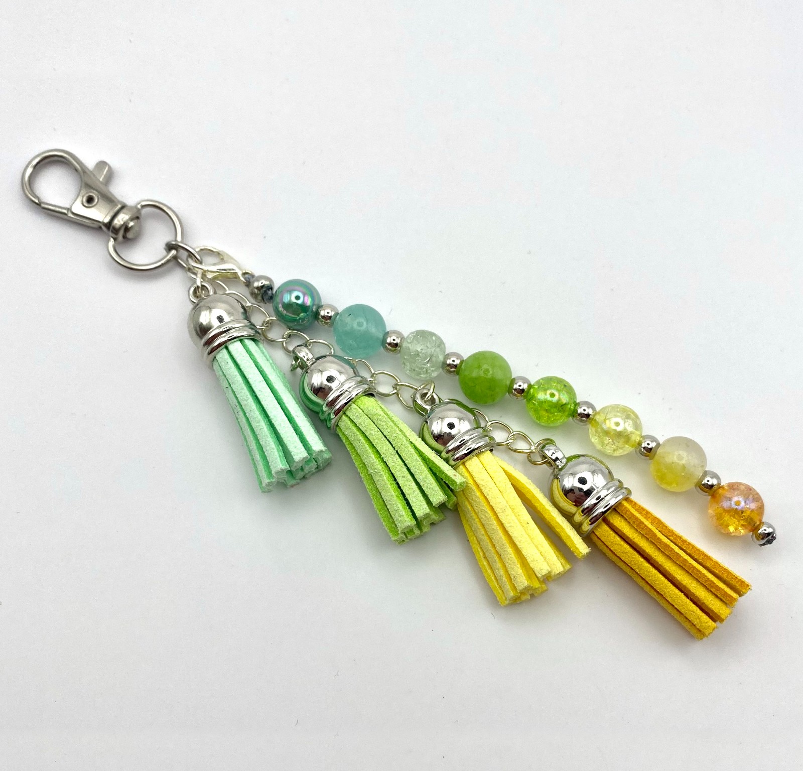 Handgemaakte bag charm met kralen en kwastjes - HZ70095