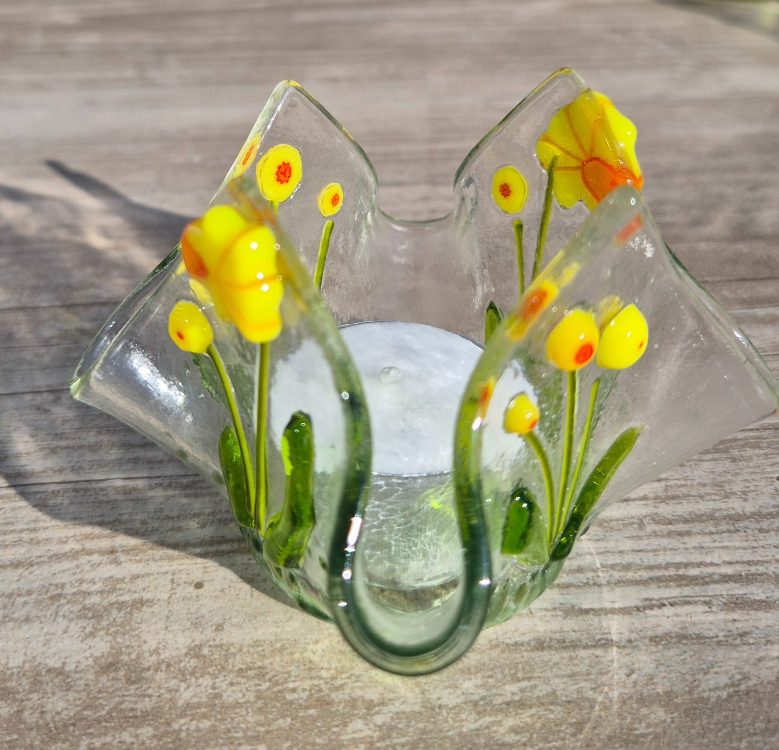 Waxinelicht houder van glas, handgemaakt met narcissen