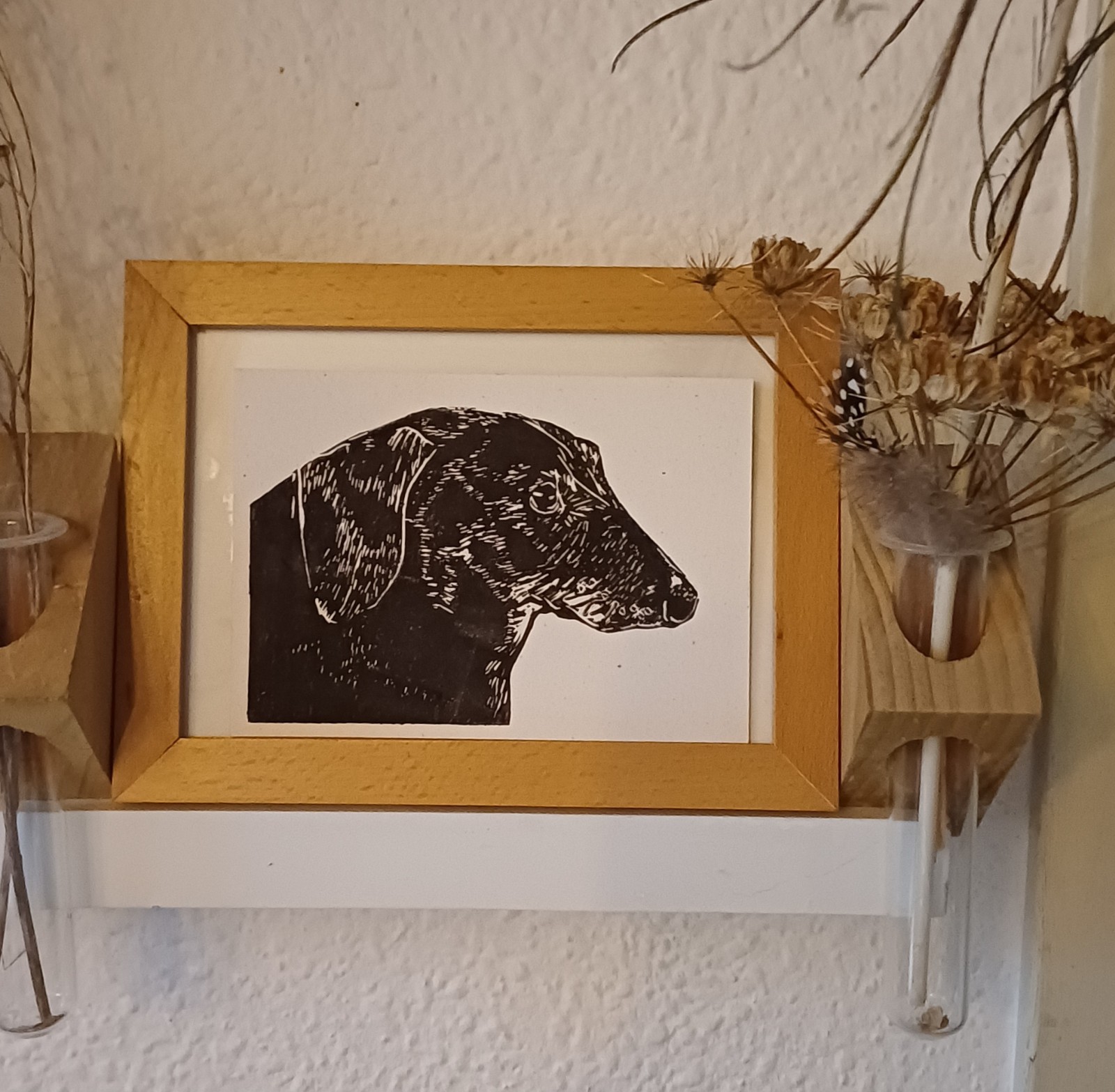 Linoprint ‘Dino de Teckel’ – handgedrukte A6 kunstkaart op offwhite of kraftpapier