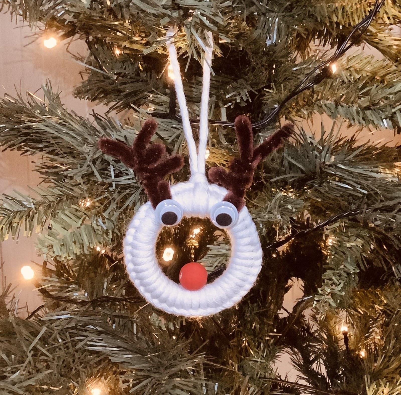 Rendier met rode neus – handgemaakte kerstdecoratie - 151250 Rendier met rode neus – handgemaakte kerstdecoratie