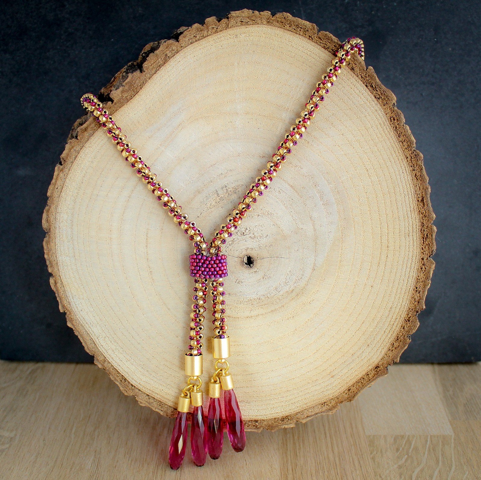 Luxe ketting met tourmalijn kwarts en 24k vergulde kralen – perfect voor feestelijke gelegenheden.