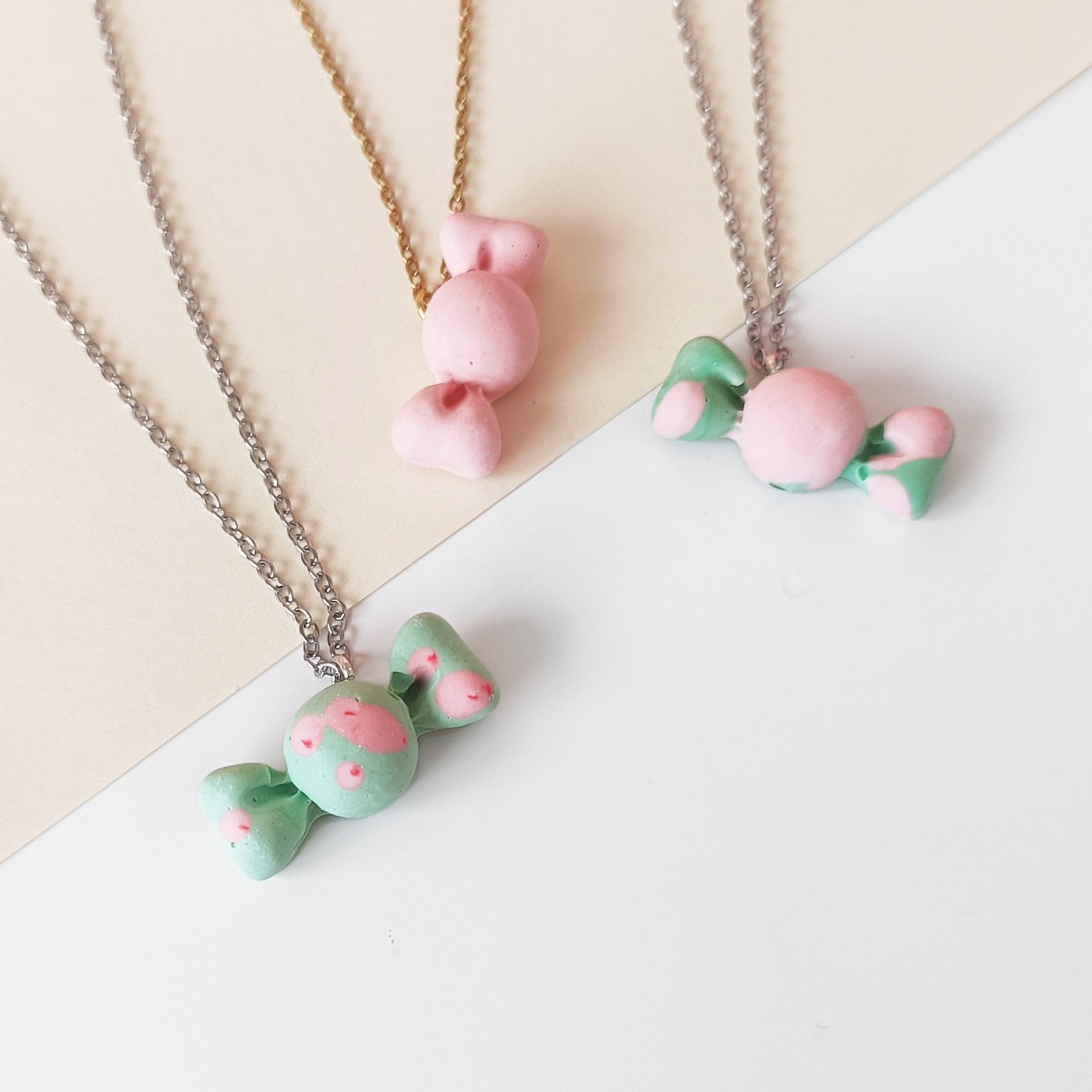Ketting met roze snoepje