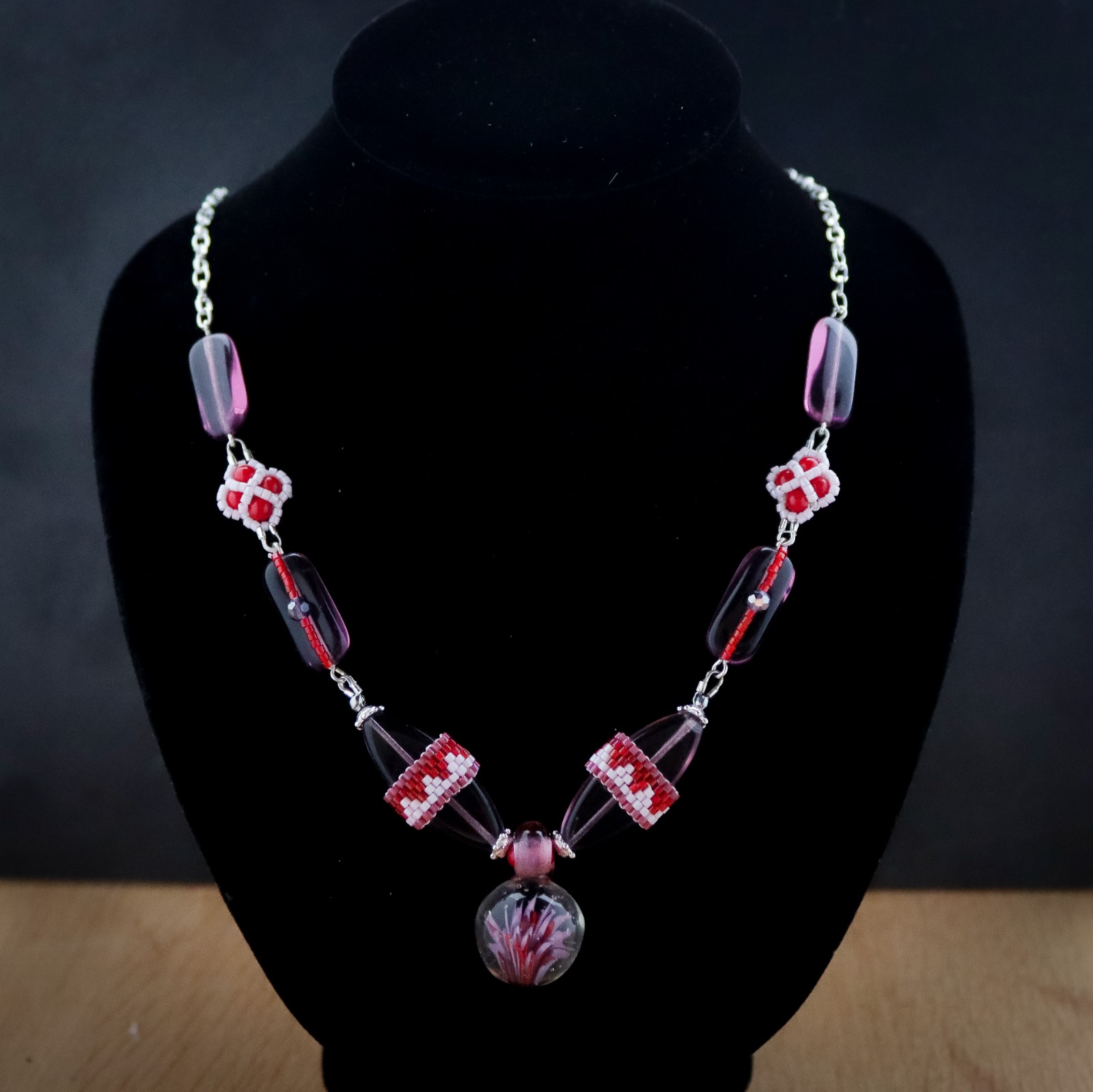 Passievol & Avant-Garde, sieradenset met handgemaakte glaskunst in paars en rood