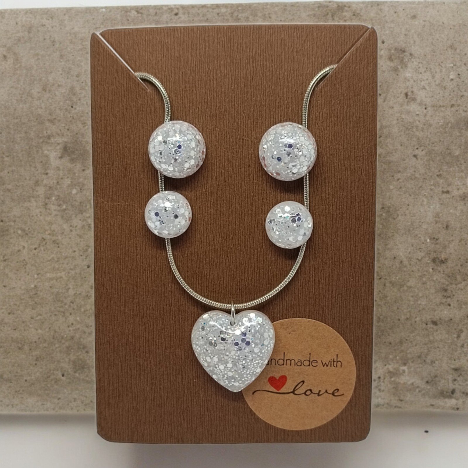 Glanzende Parelwitte Oorbellen en Ketting Set met Hartvormige Hanger - 44839.jpeg Glanzende Parelwitte Oorbellen en Ketting Set met Hartvormige Hanger