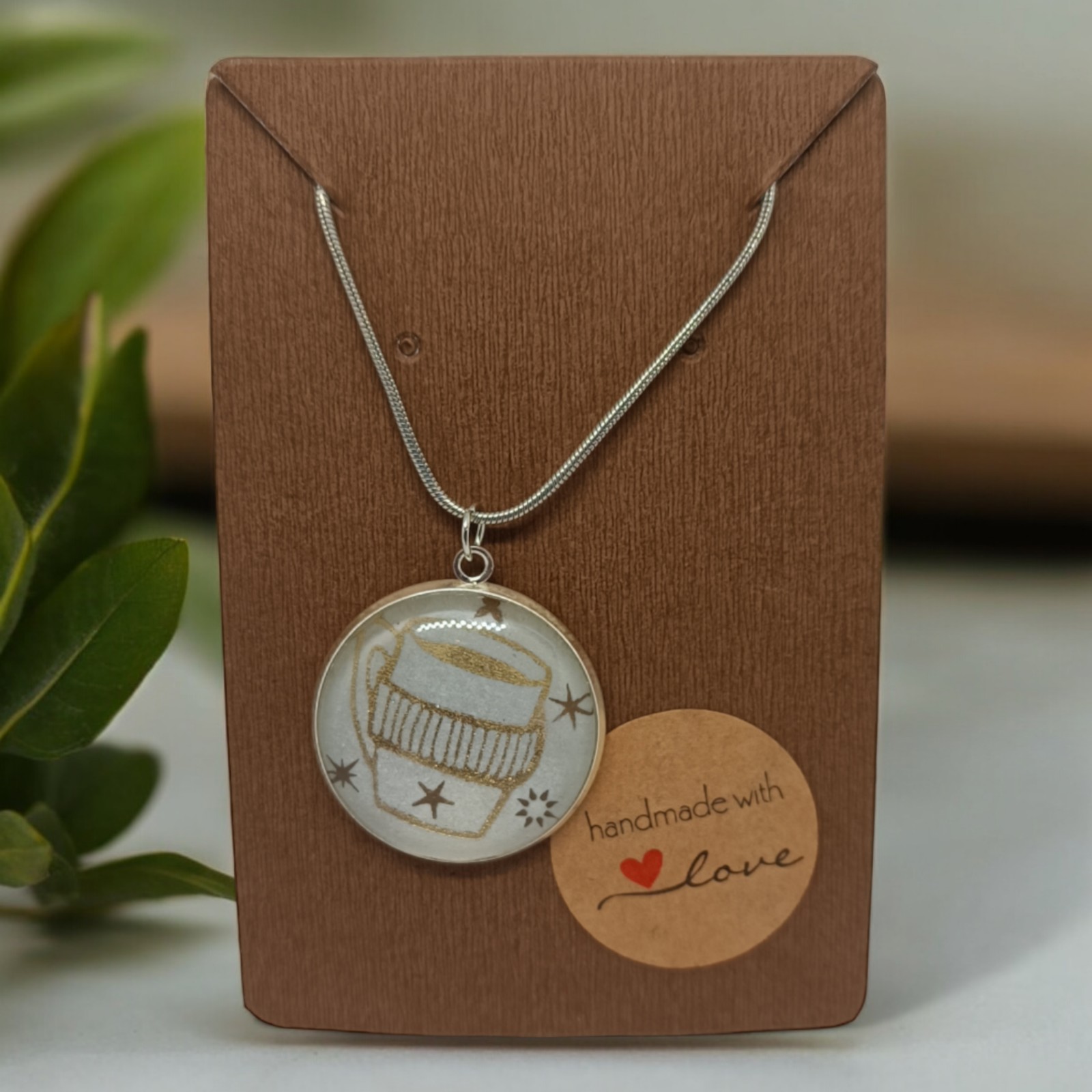 Slangen Ketting met Ronde Beige en Gouden Koffiekop Hanger - 44830.jpeg Slangen Ketting met Rond Hanger