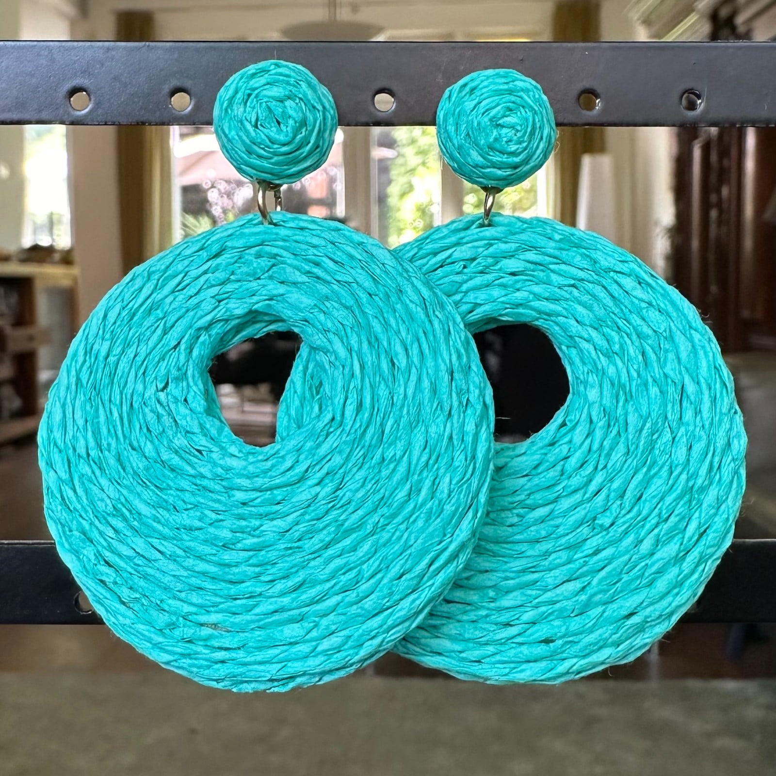 Turqoise raffia oorbellen - 45177.jpeg Turqoise raffia oorbellen