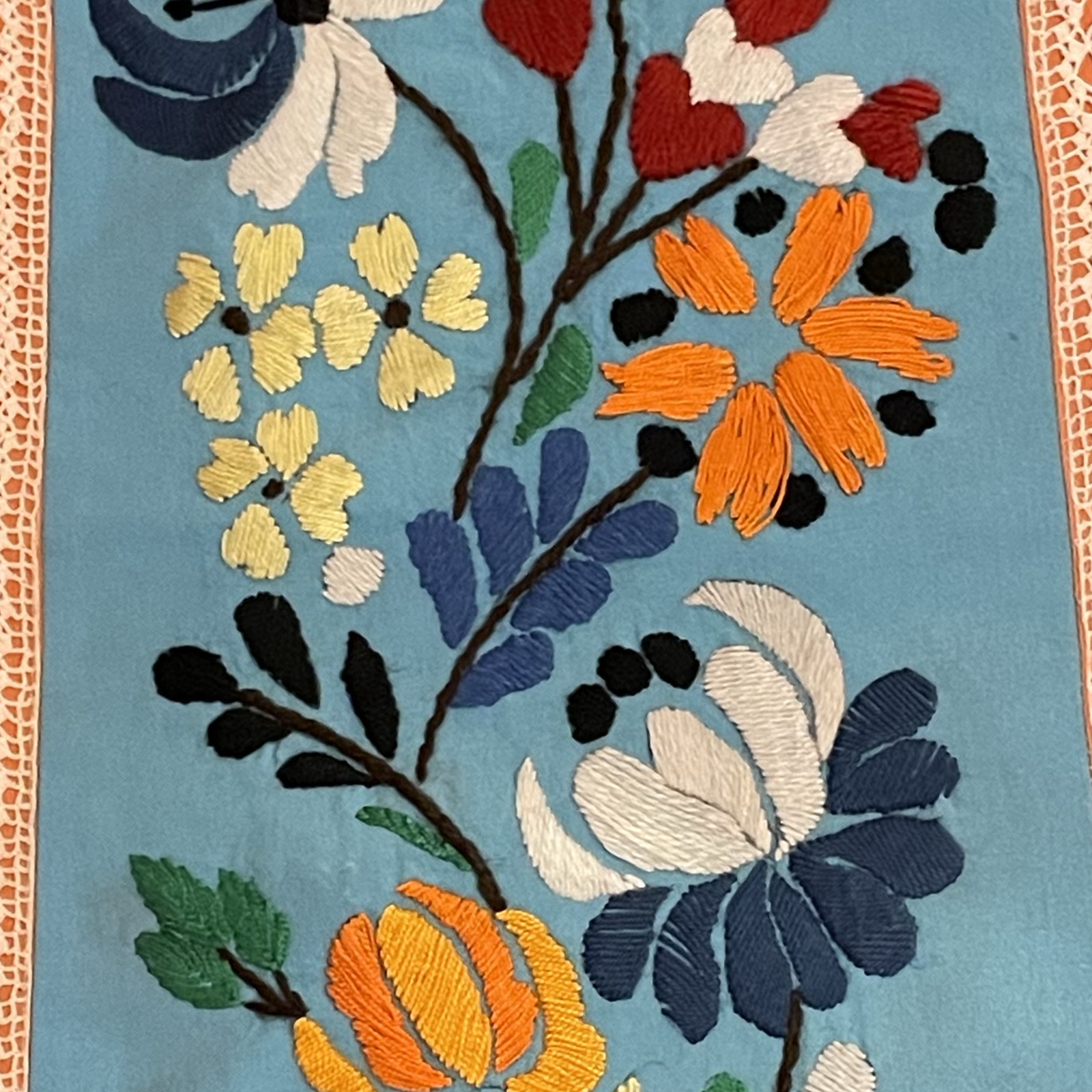 Geborduurd terra kleur katoen kussenhoes met borduursels - 53254.jpeg Katoen kussenhoes met borduursels