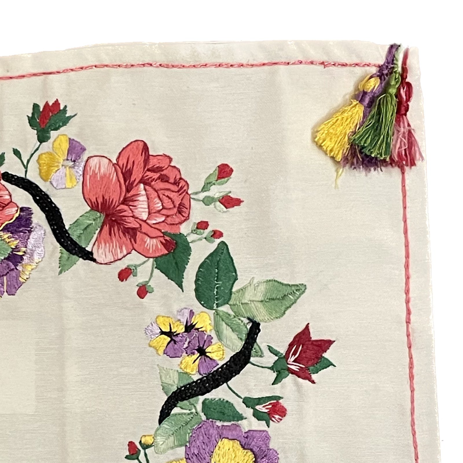 Geborduurd vierkant wit linnen kussenhoes met borduursels. - 53264.jpeg Linnen wit kussenhoes met borduursels.