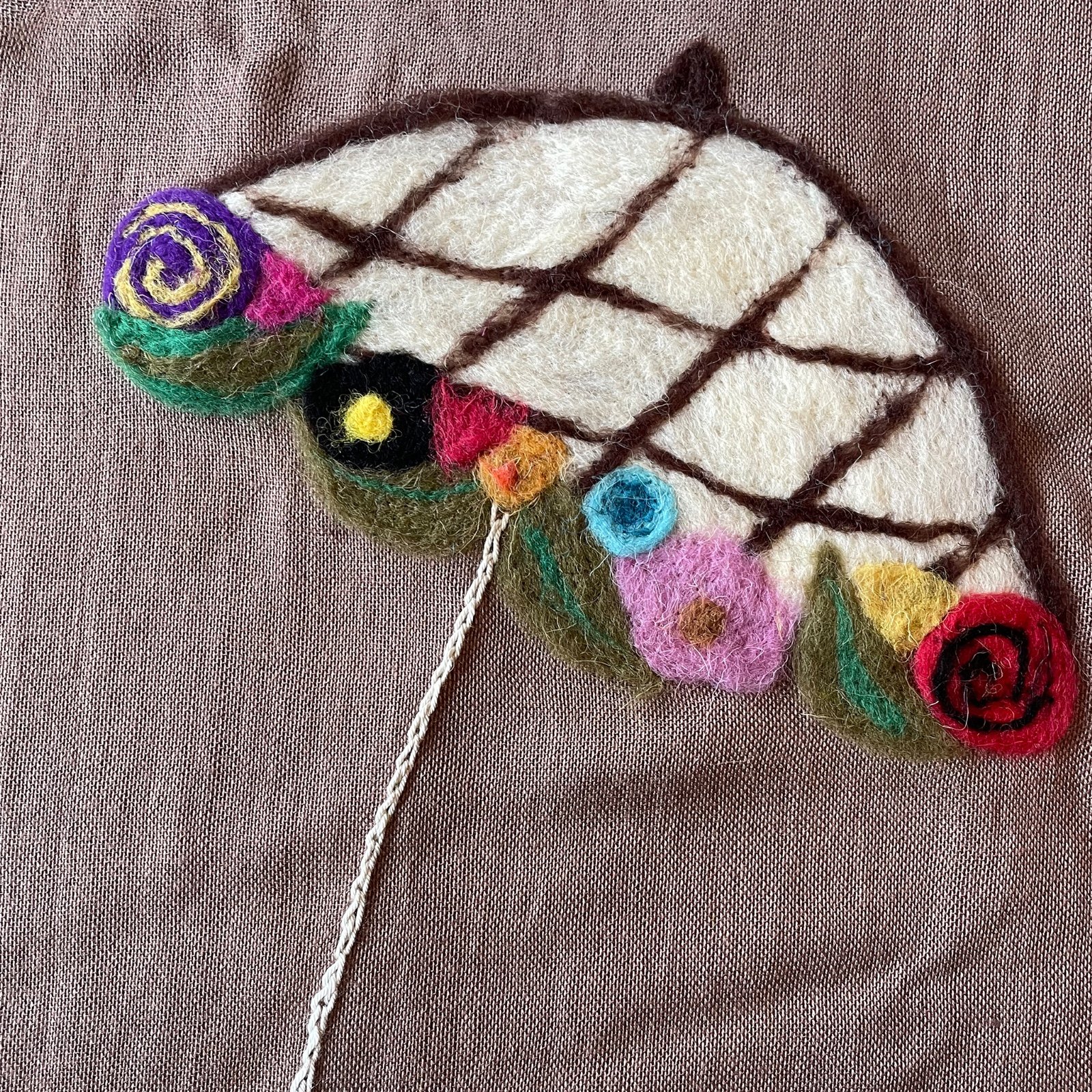 Geborduurde linnen sjaal met vrolijke zonnebloem