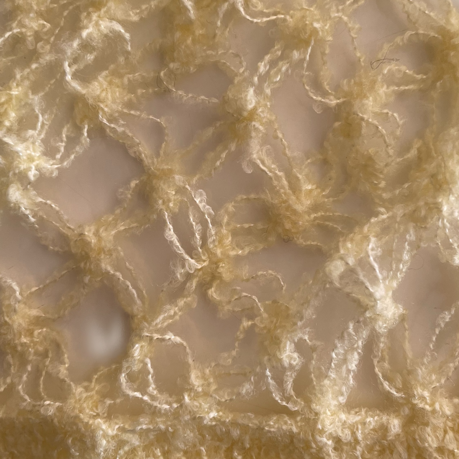 Gehaakte gele sjaal van super zachte angorawol - 53593.jpeg Gehaakte gele sjaal van super zachte angorawol