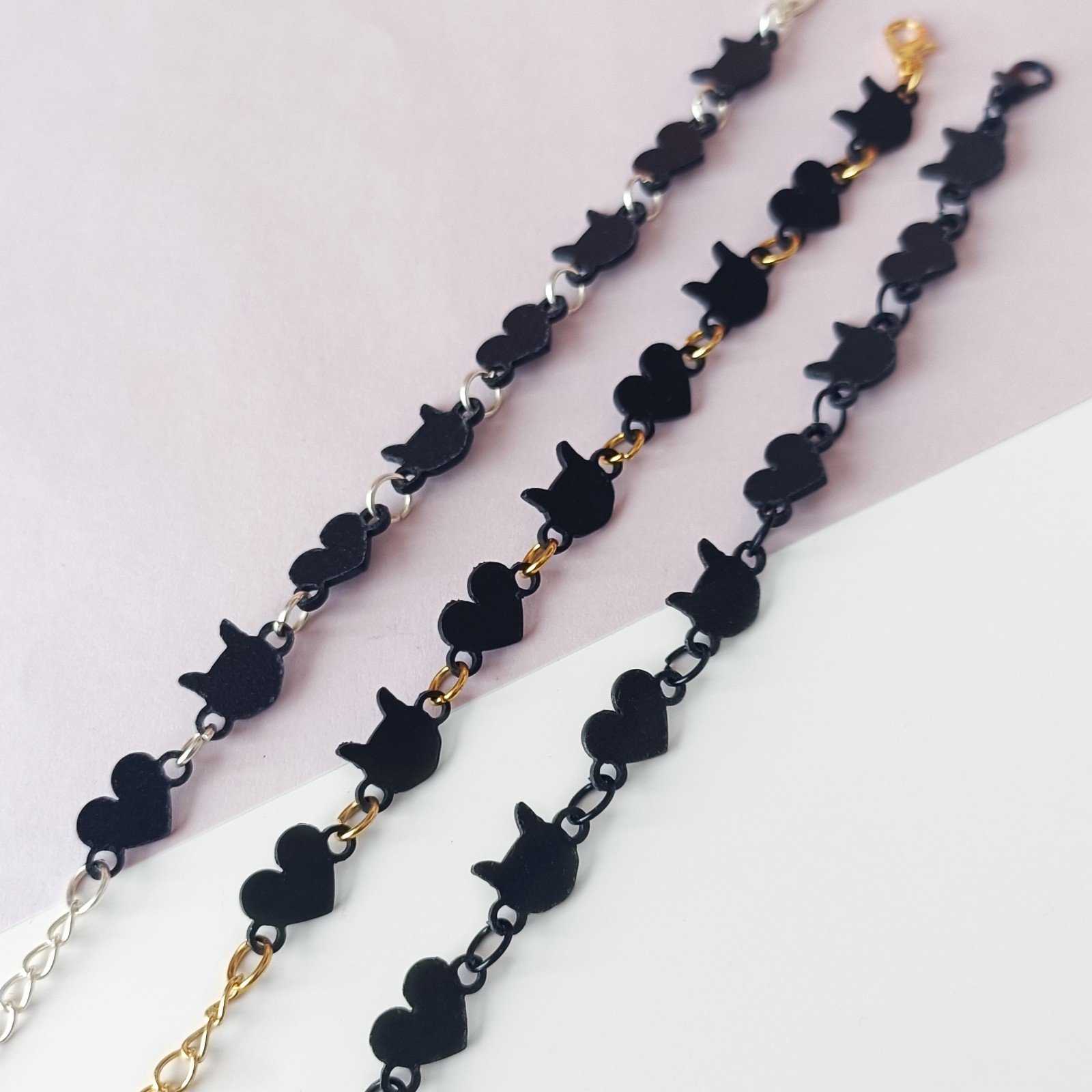 Kattenkopjes en hartjes armband