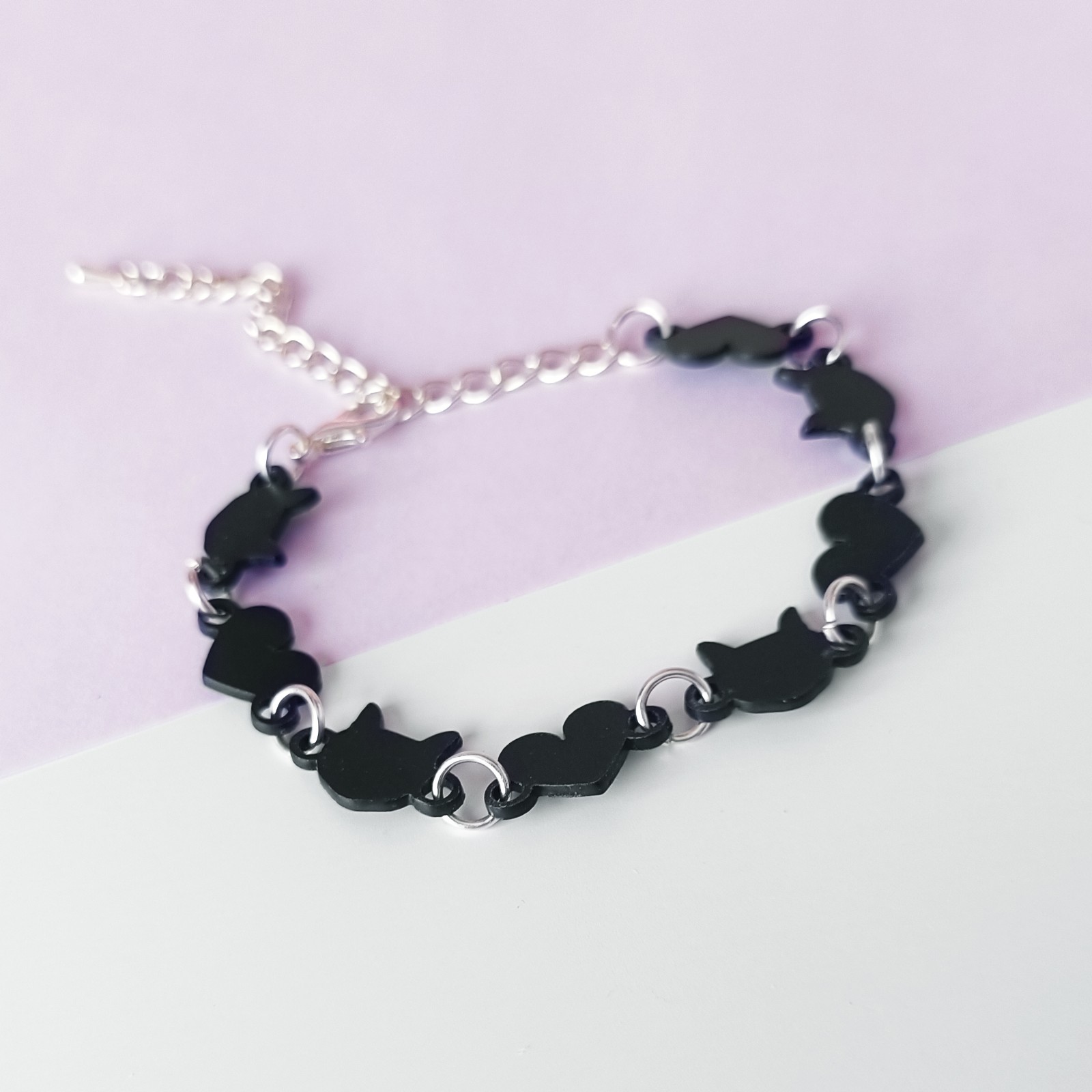 Kattenkopjes en hartjes armband